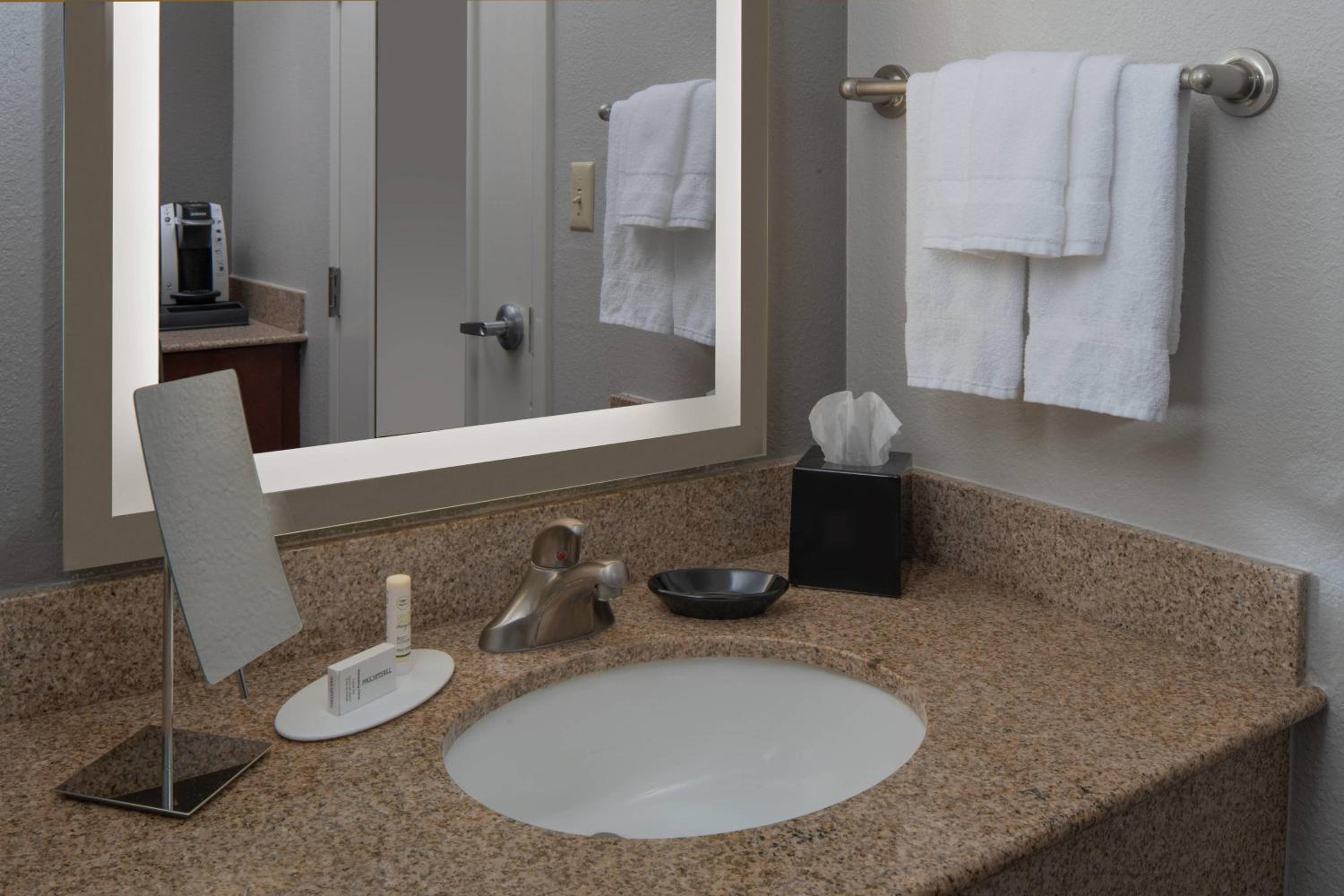One-Bedroom Suite with Balcony - Photo 1