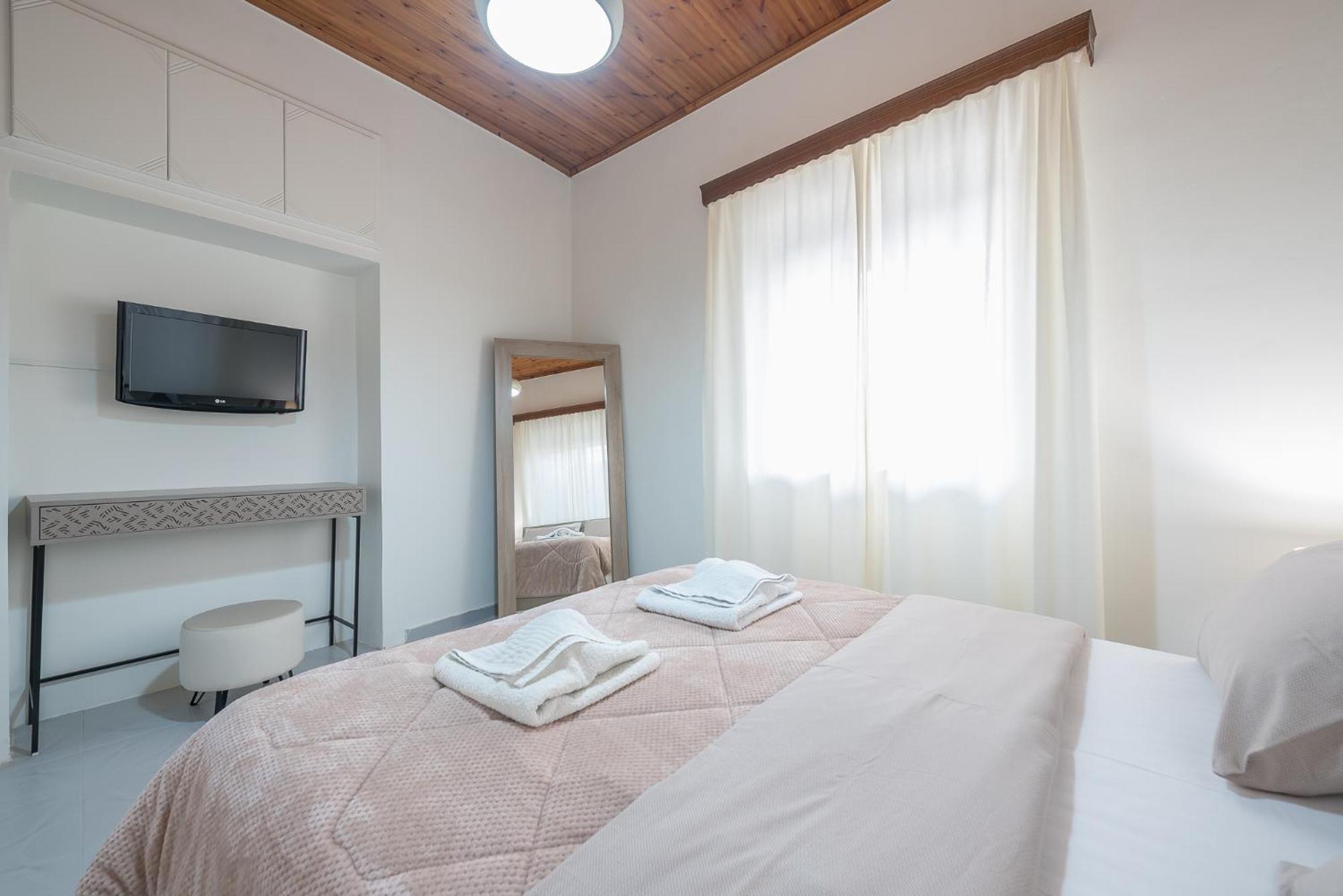 Two-Bedroom House - Photo 47