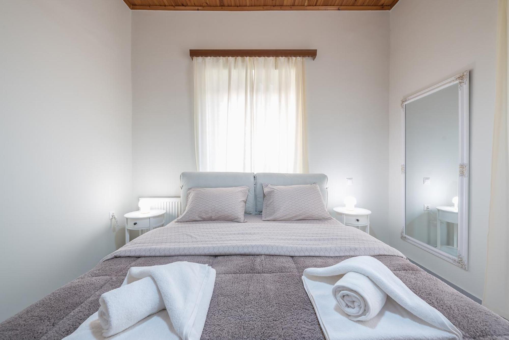 Two-Bedroom House - Photo 27