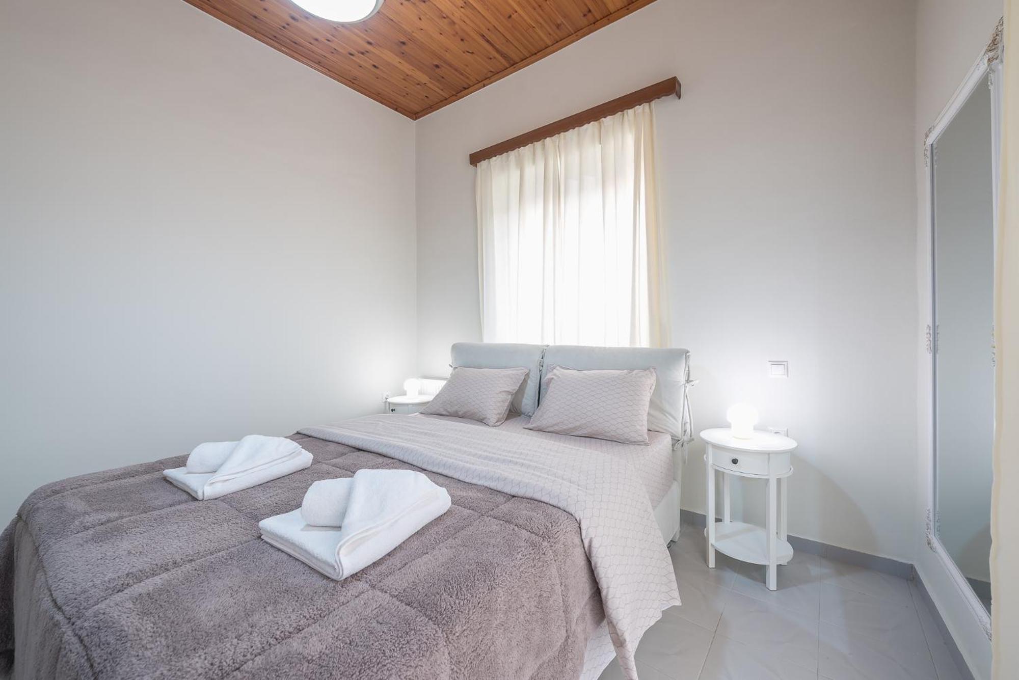 Two-Bedroom House - Photo 31