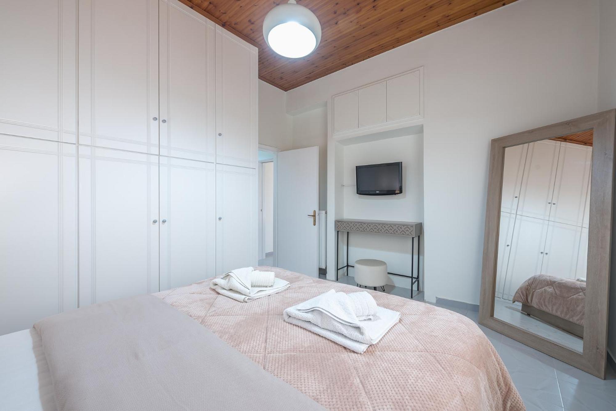 Two-Bedroom House - Photo 48