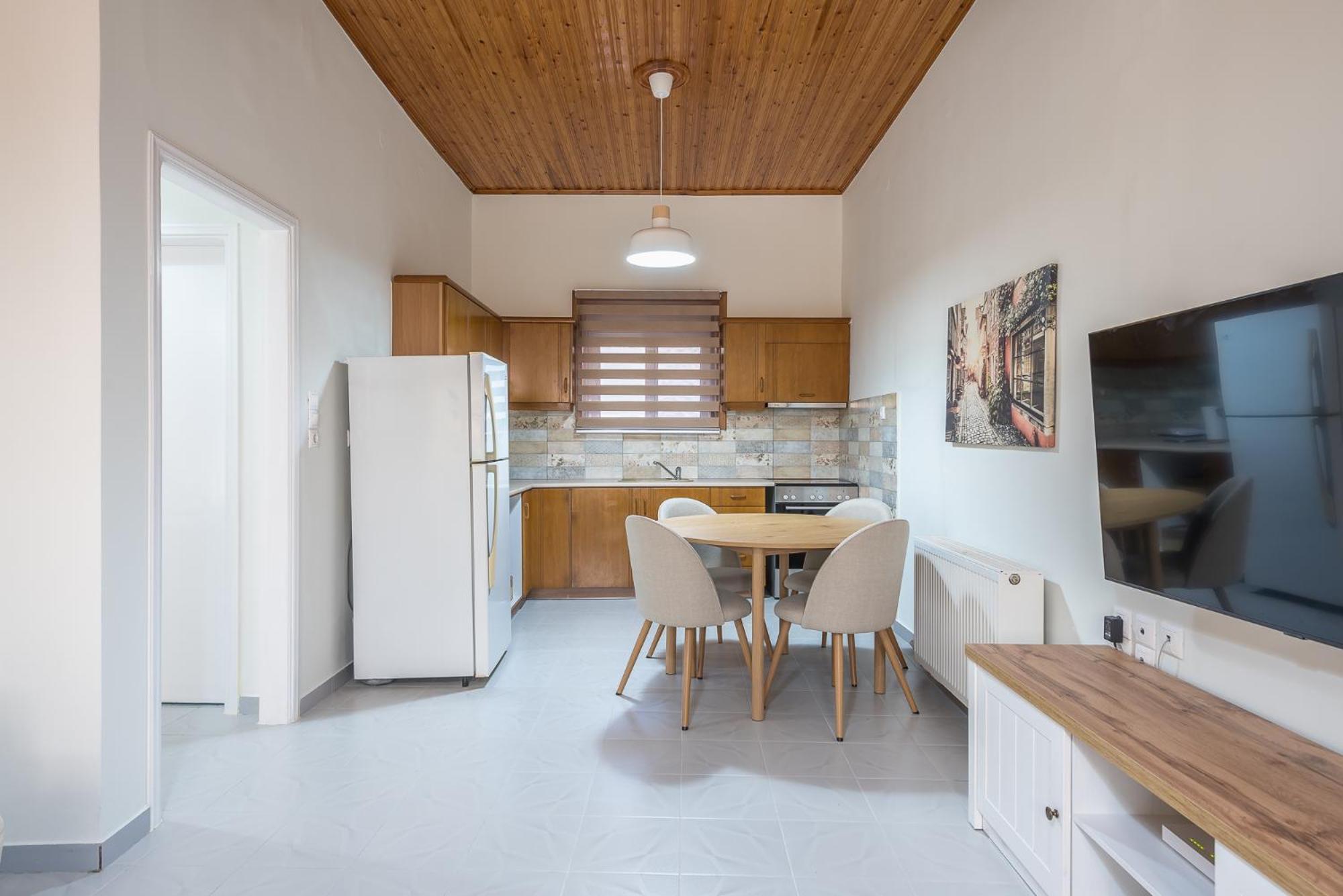 Two-Bedroom House - Photo 4