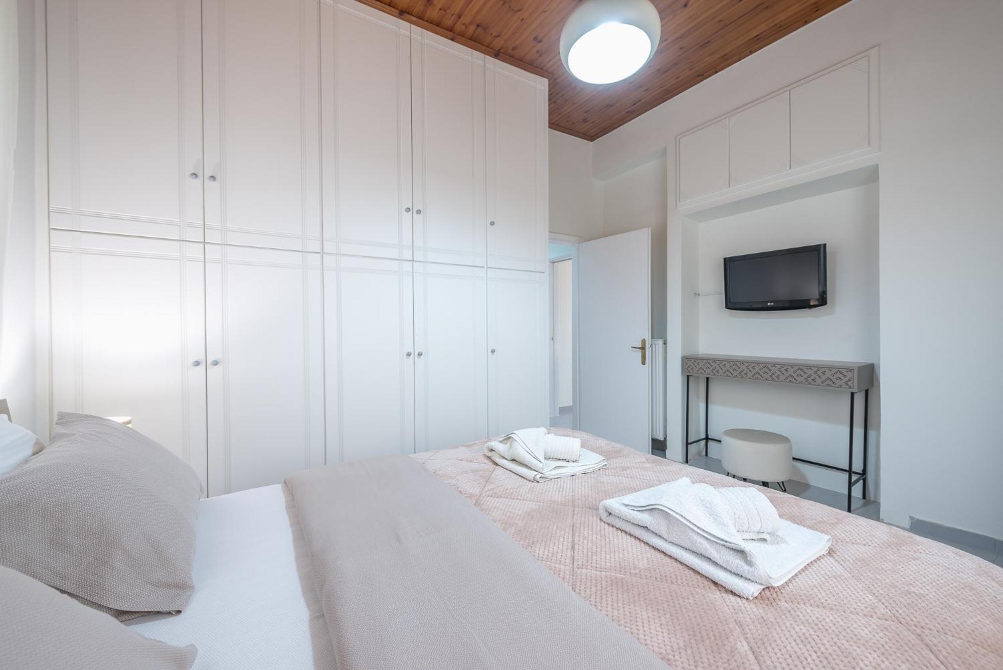 Two-Bedroom House - Photo 46