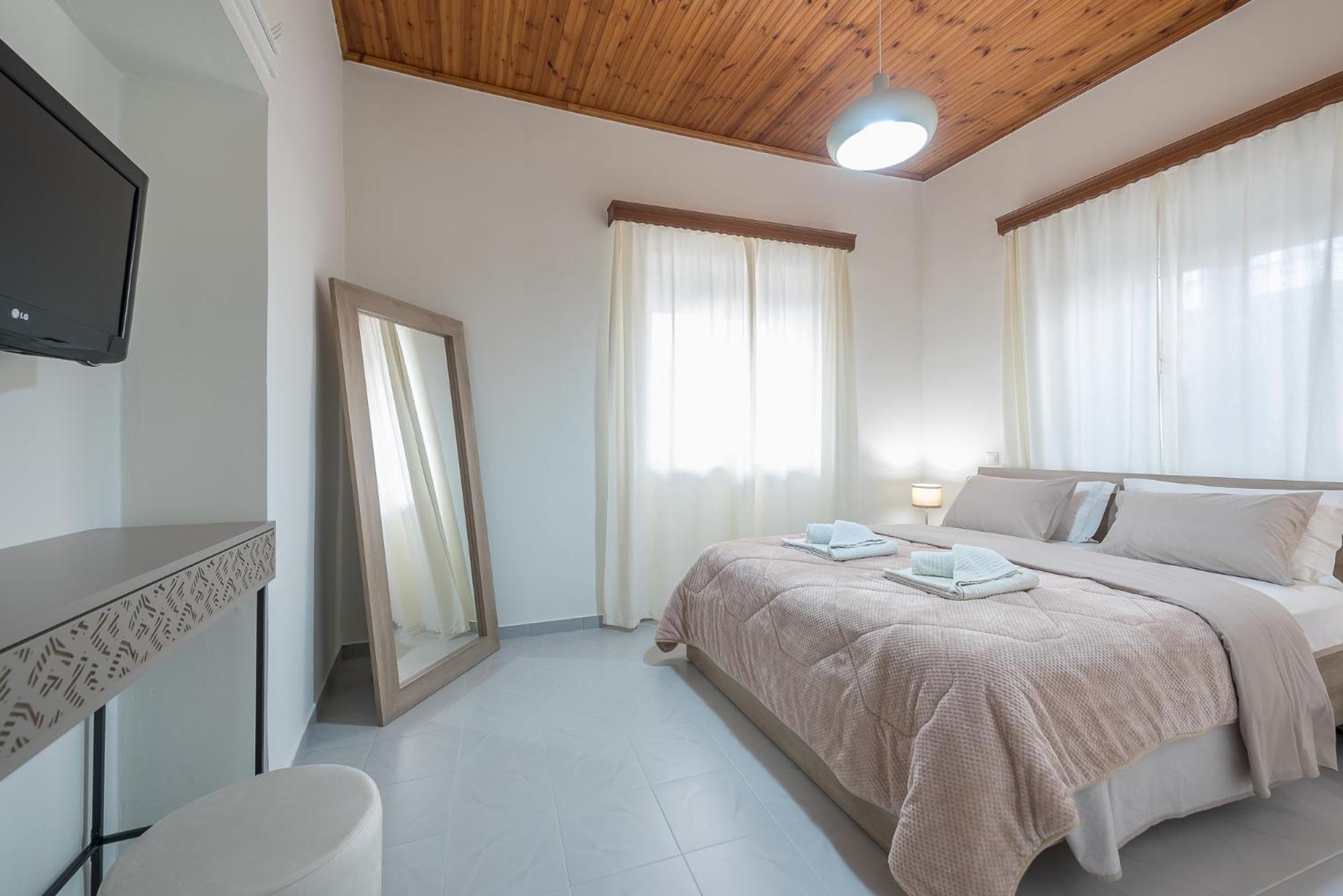 Two-Bedroom House - Photo 41