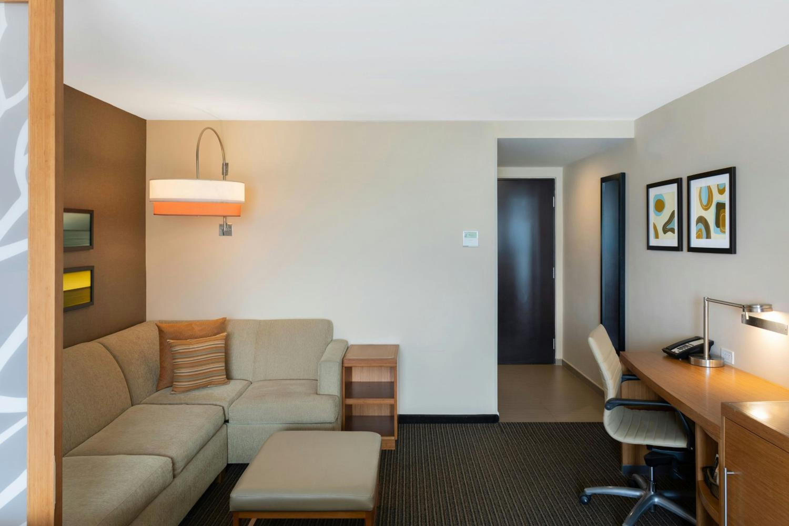 Premium Deluxe Queen Room with Sofa Bed and Marina View photo 3