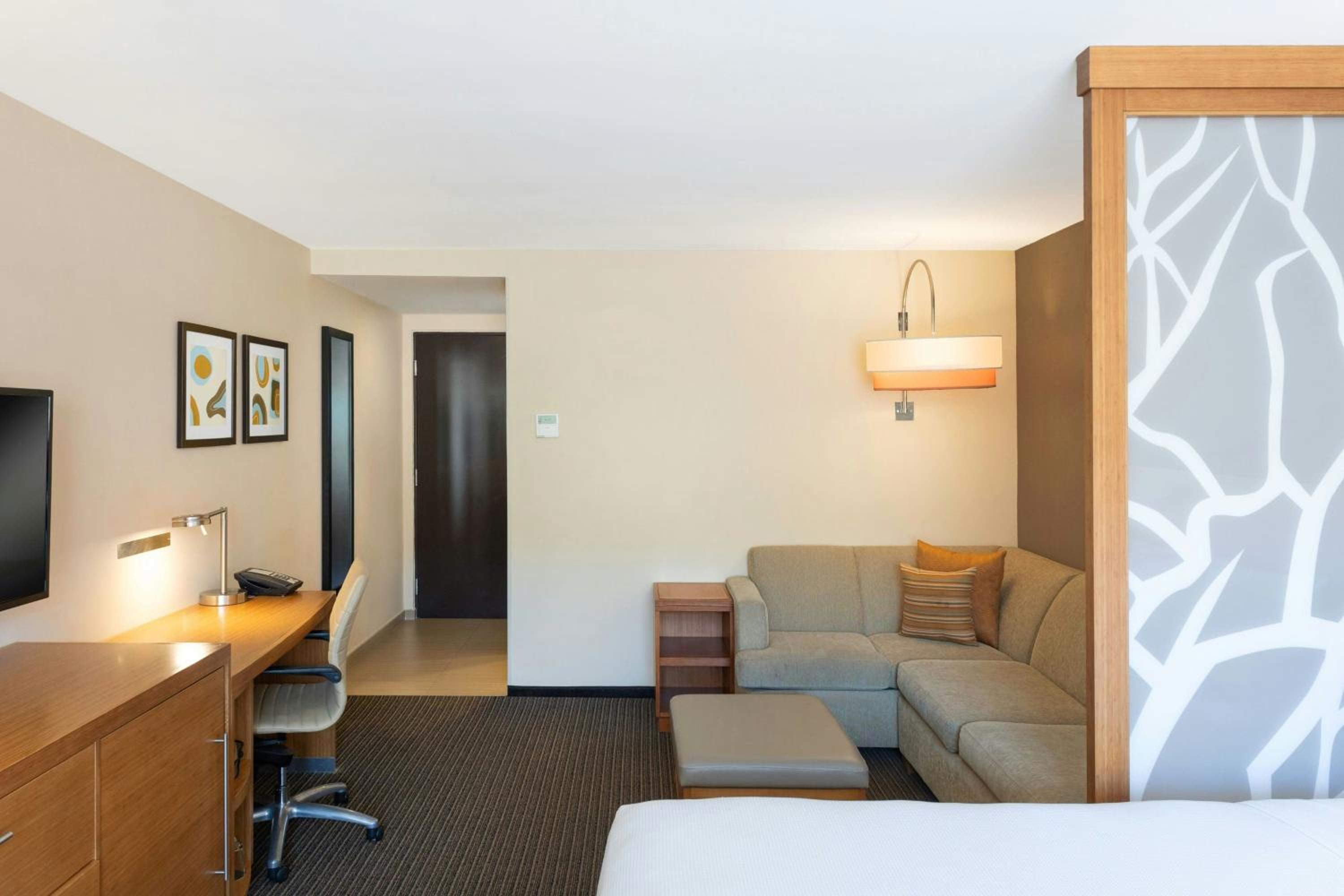 Premium Deluxe Queen Room with Sofa Bed and Marina View