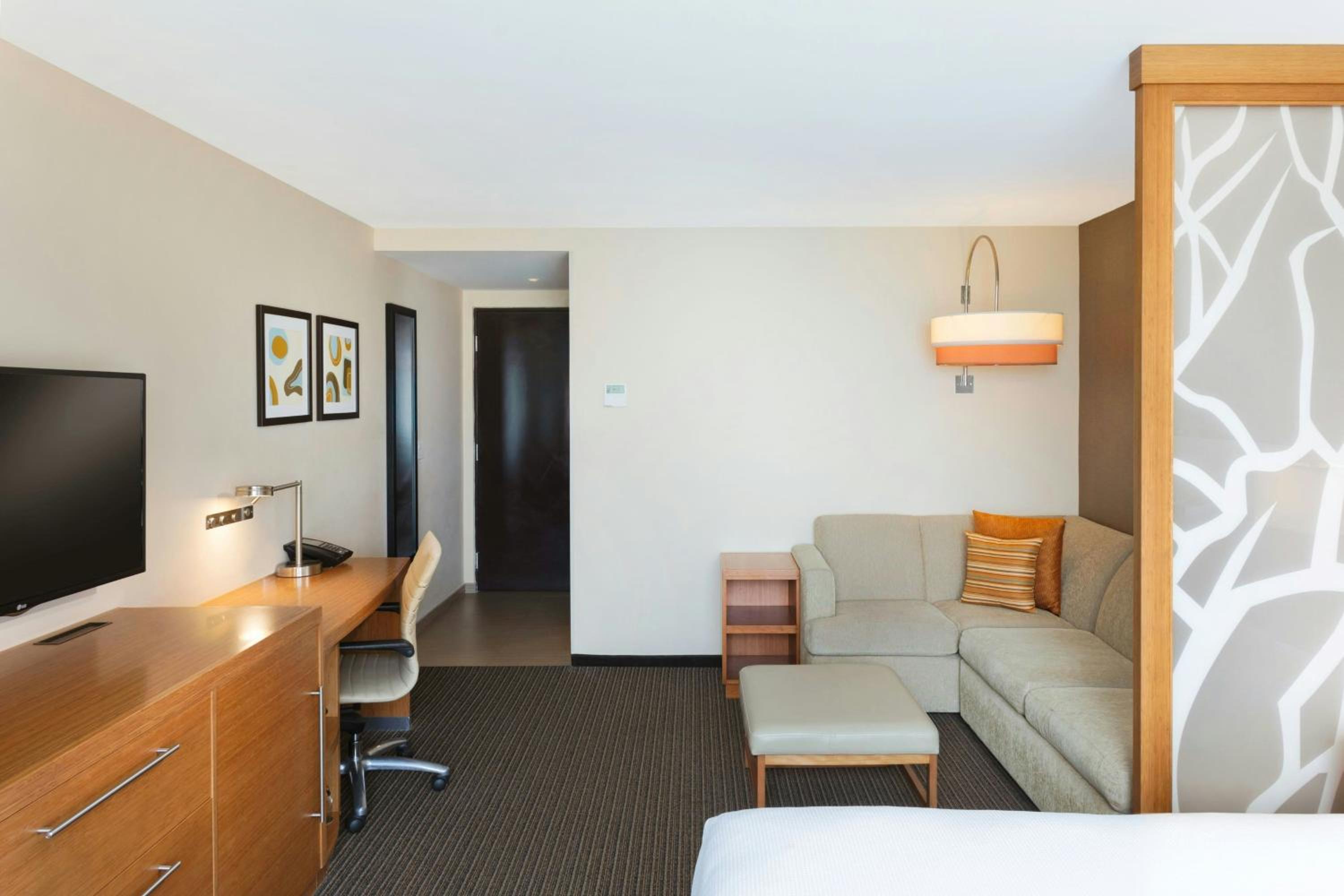 Premium Deluxe Queen Room with Sofa Bed and Marina View