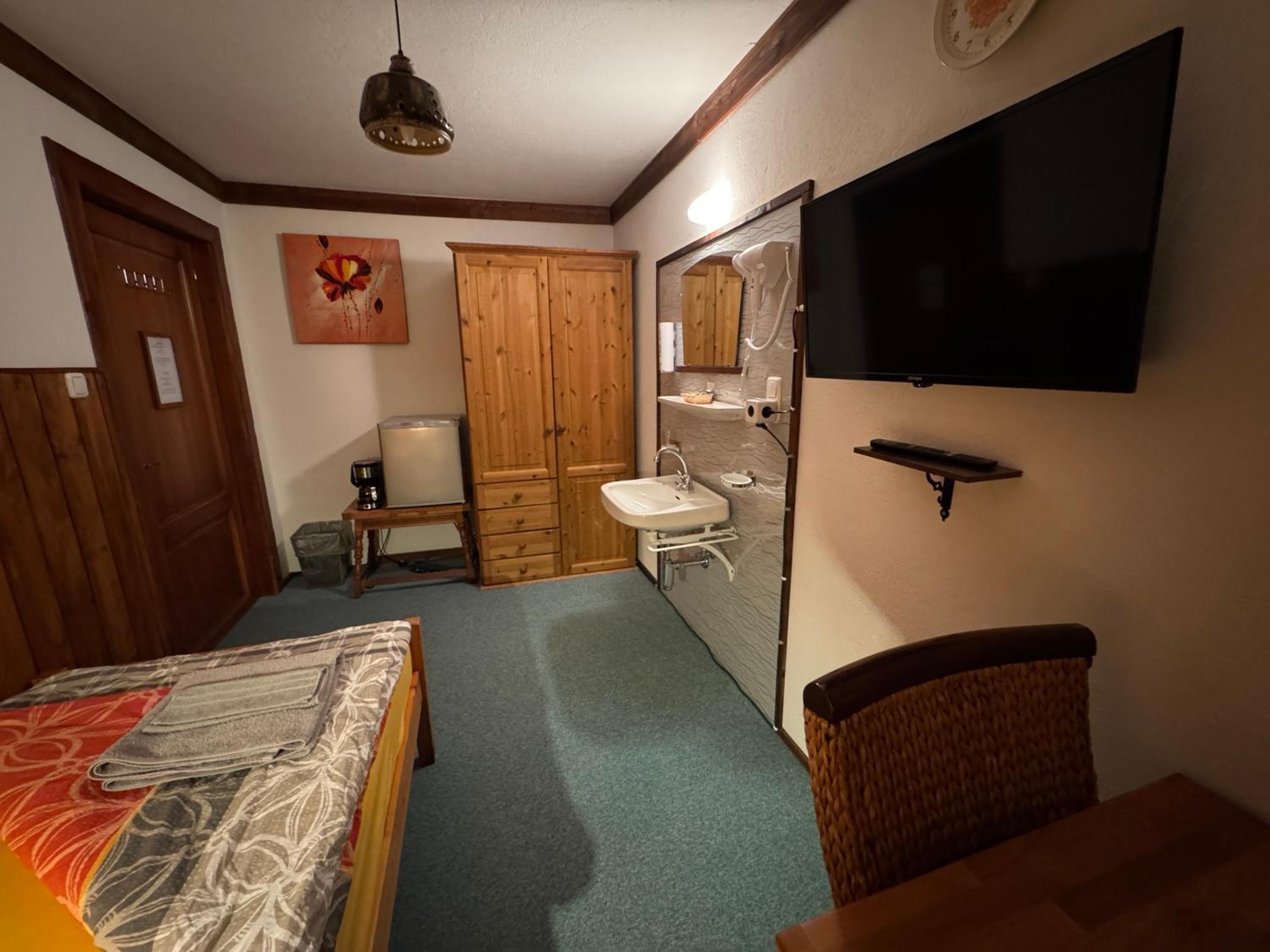 Single Room with Private External Bathroom