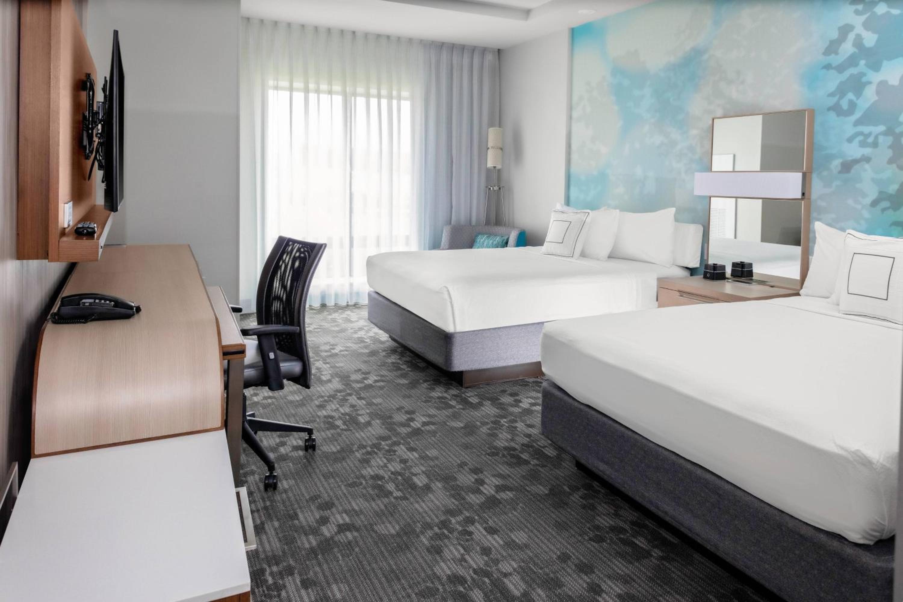 Queen Room with Two Queen Beds - Hearing Accessible