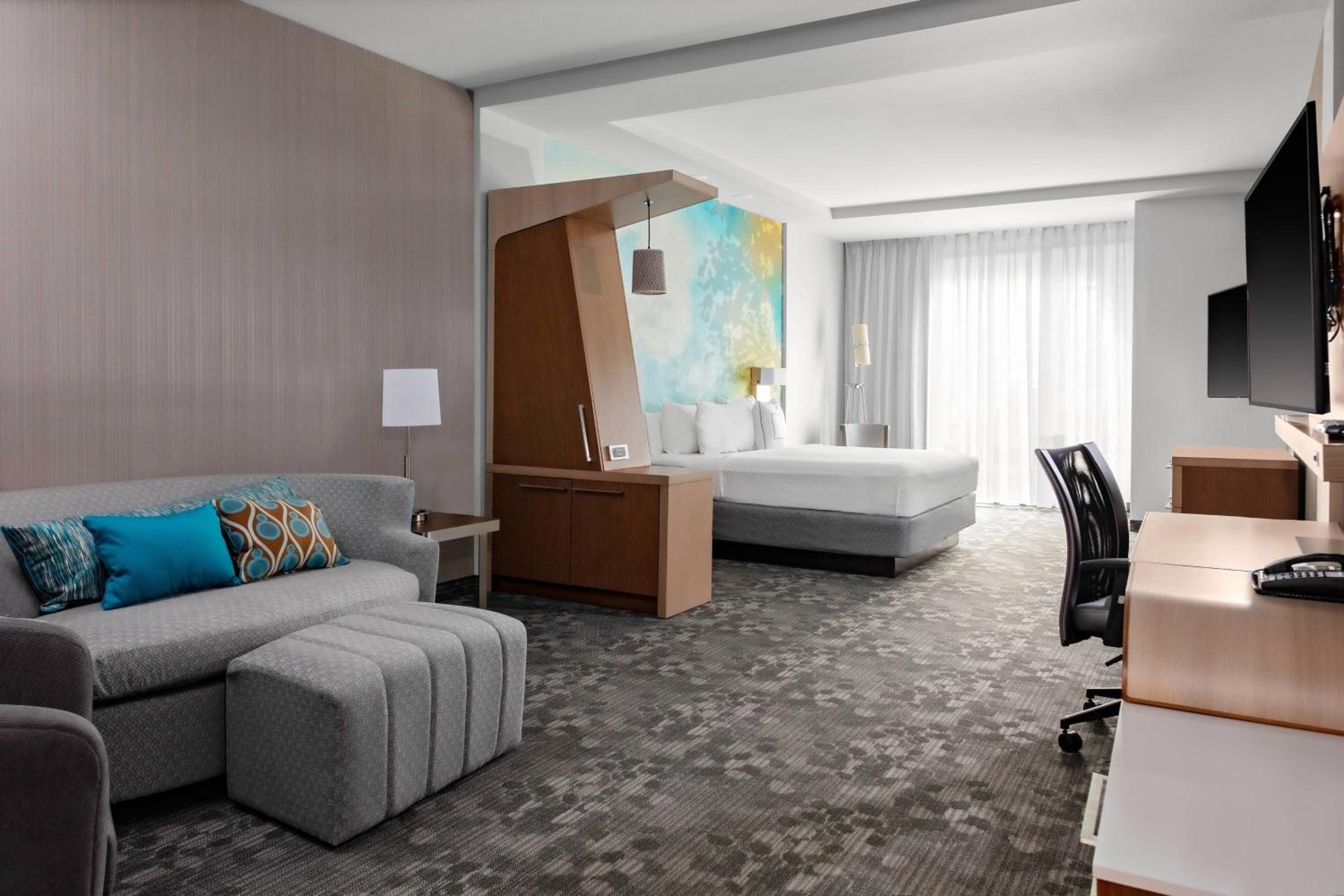 King Suite with Sofa Bed photo 3
