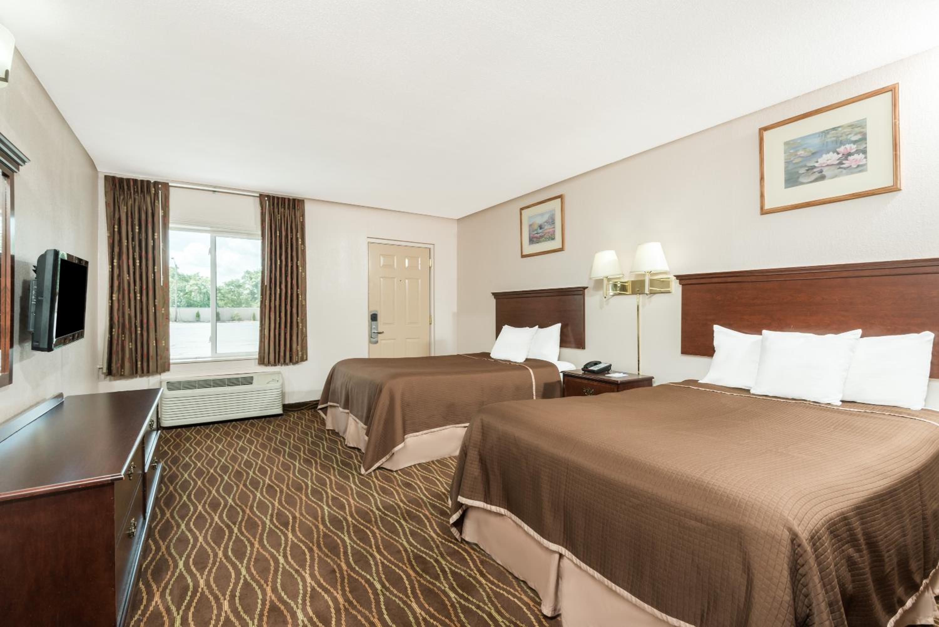 Double Room with Two Double Beds - Smoking - Photo 2