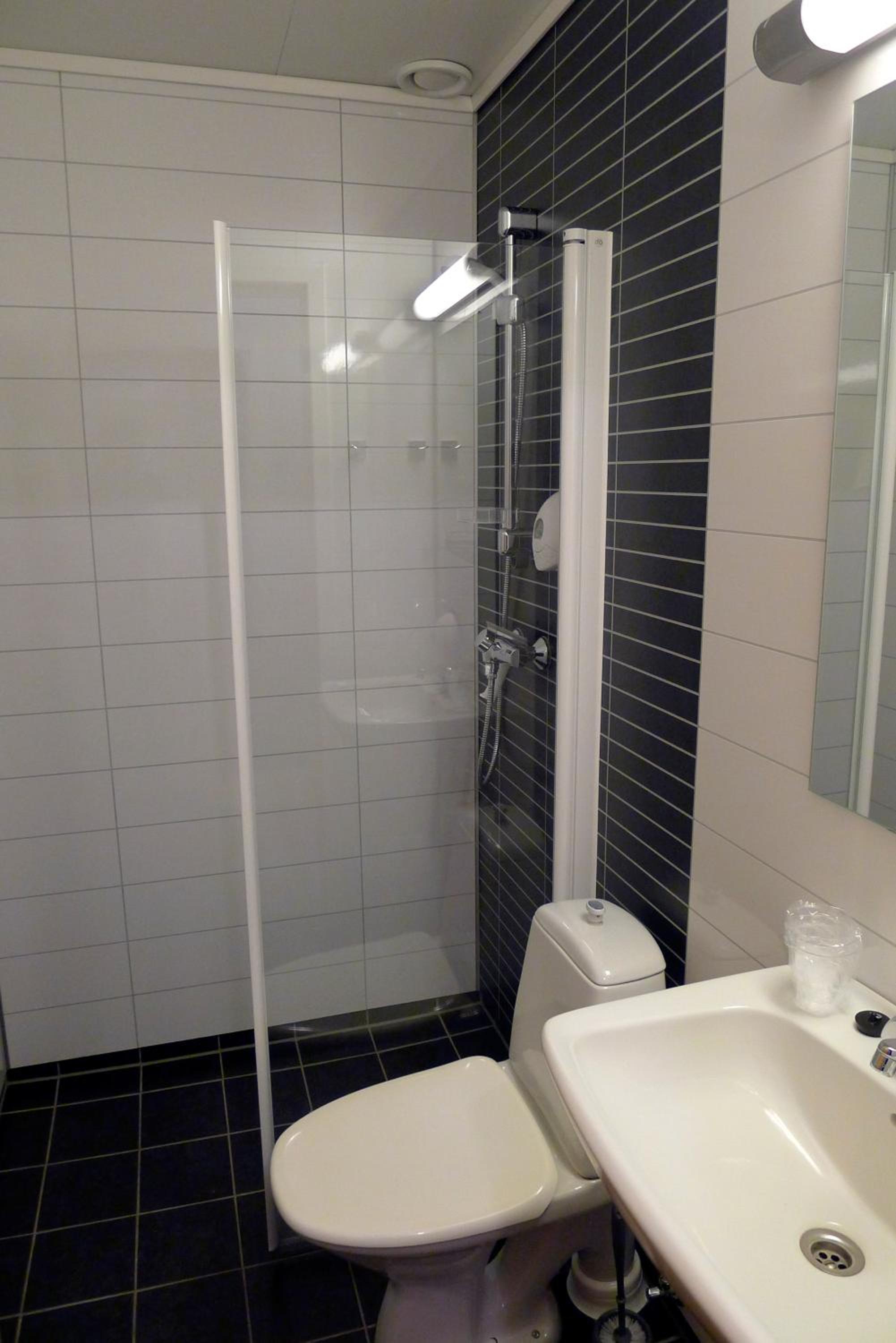Standard Twin Room - Photo 2