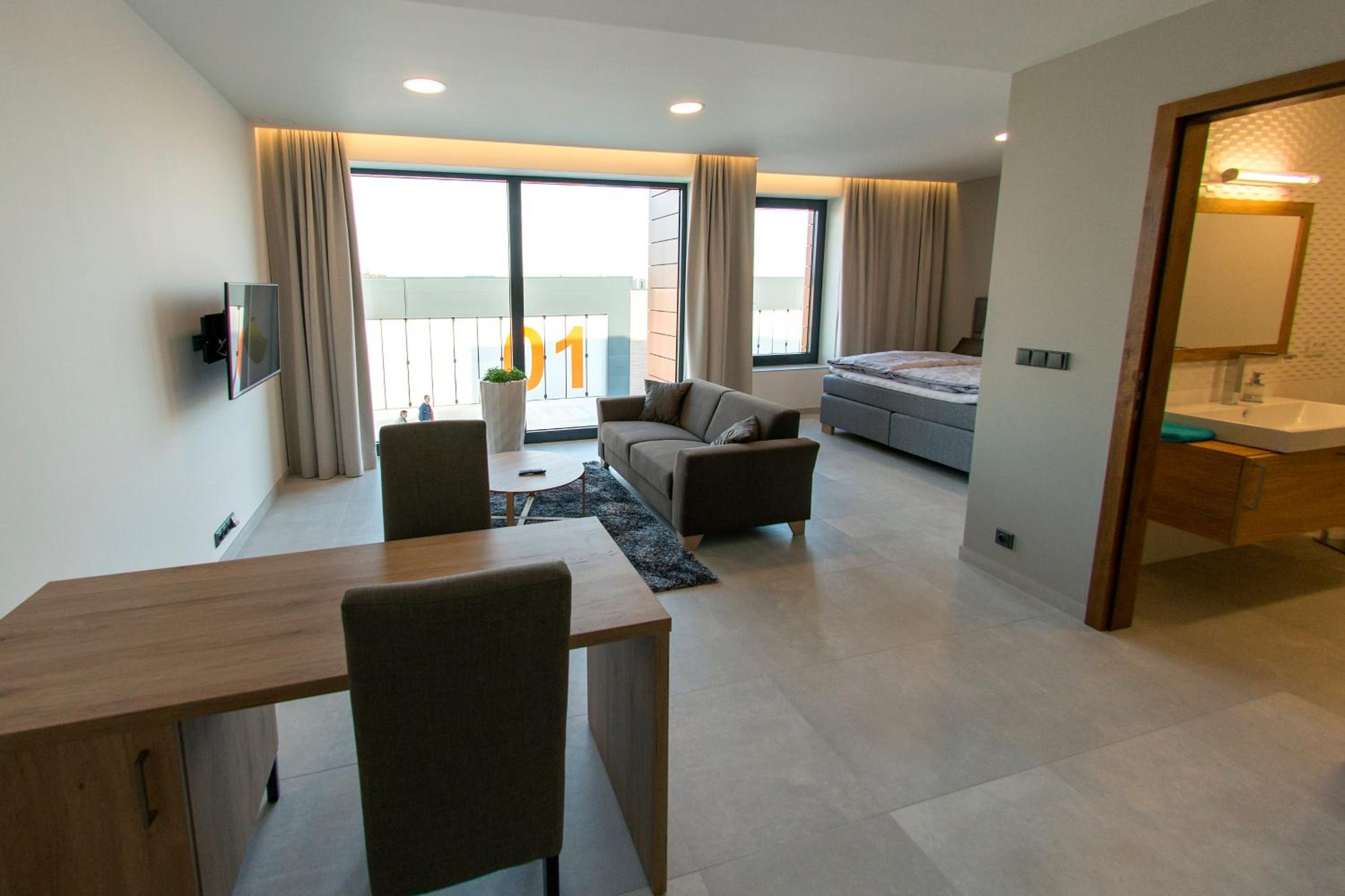 Apartment with Terrace - Photo 2
