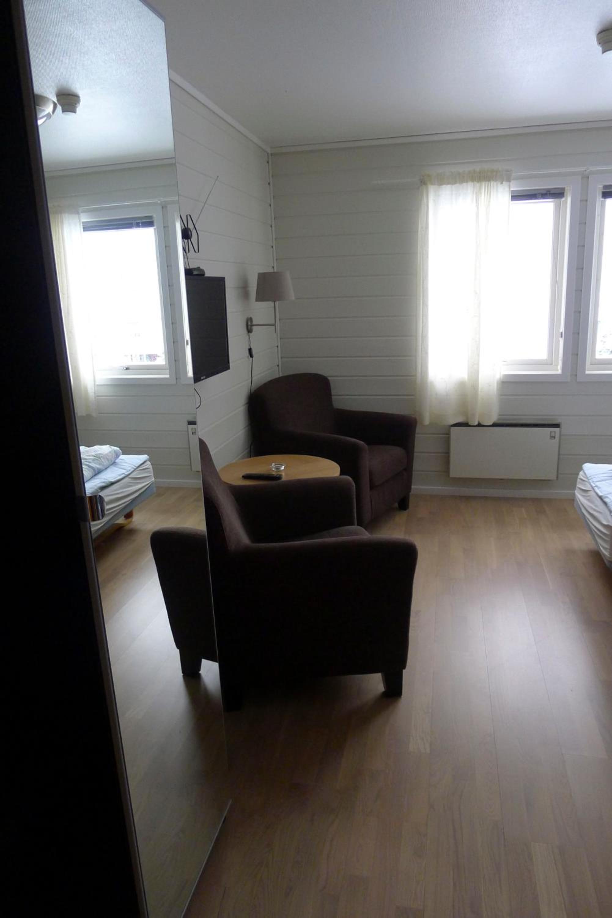 Standard Twin Room - Photo 9