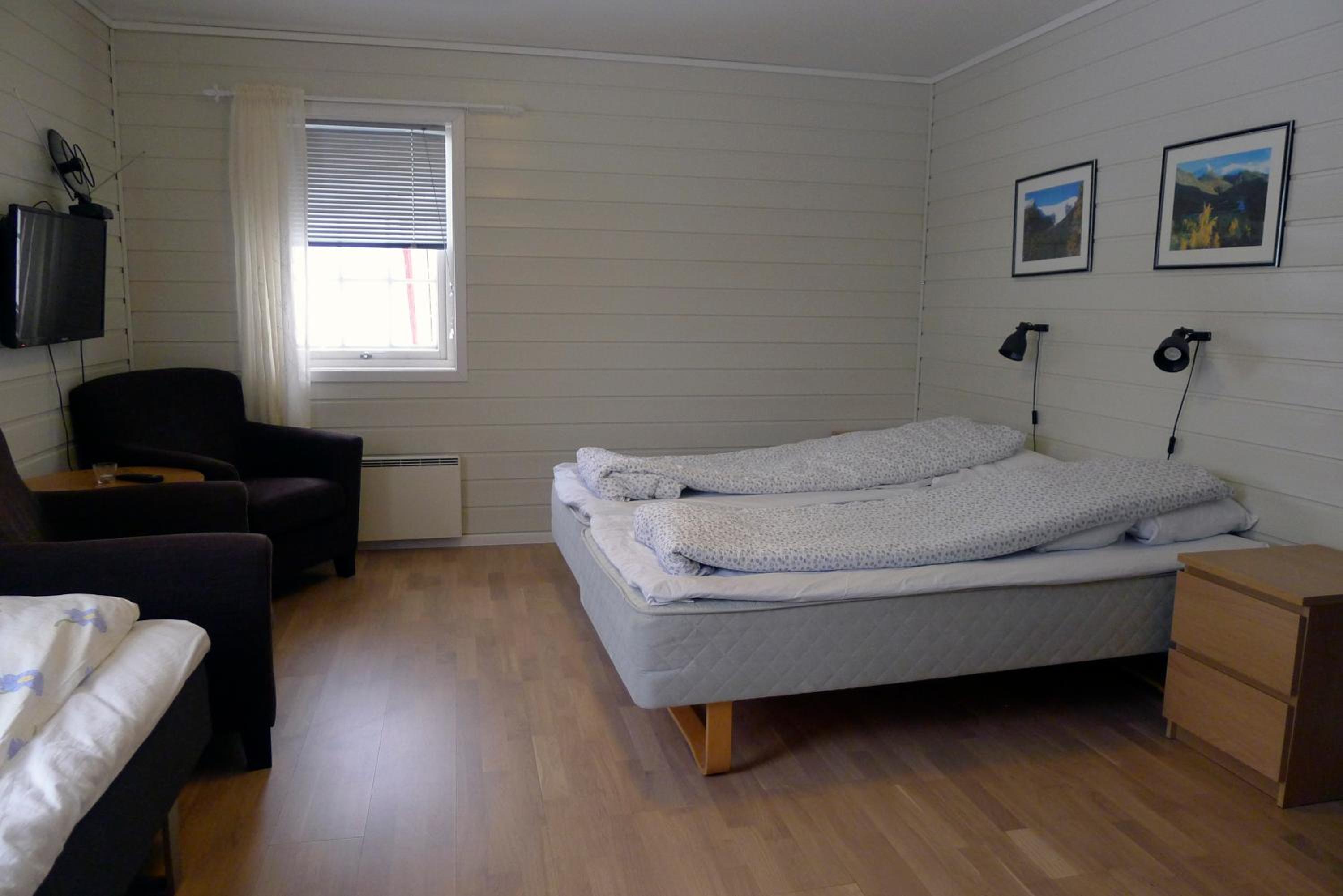 Standard Twin Room - Photo 12