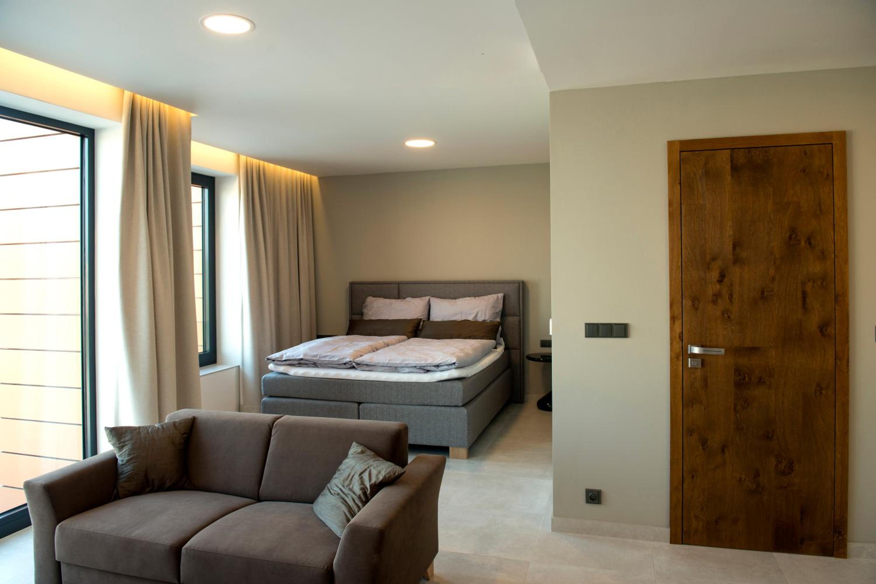 One-Bedroom Apartment - Photo 9