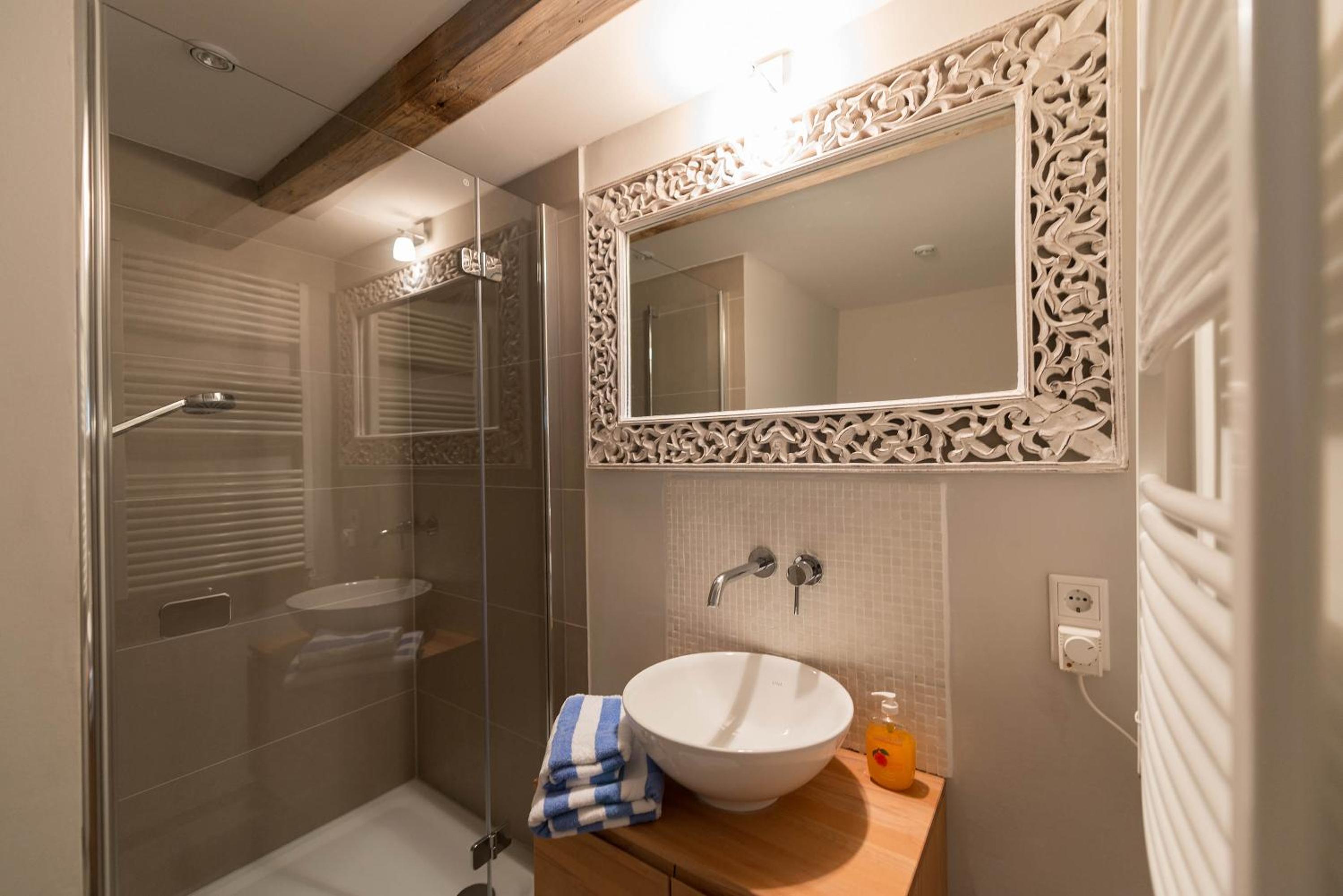 Superior One-Bedroom Apartment thumbnail 5