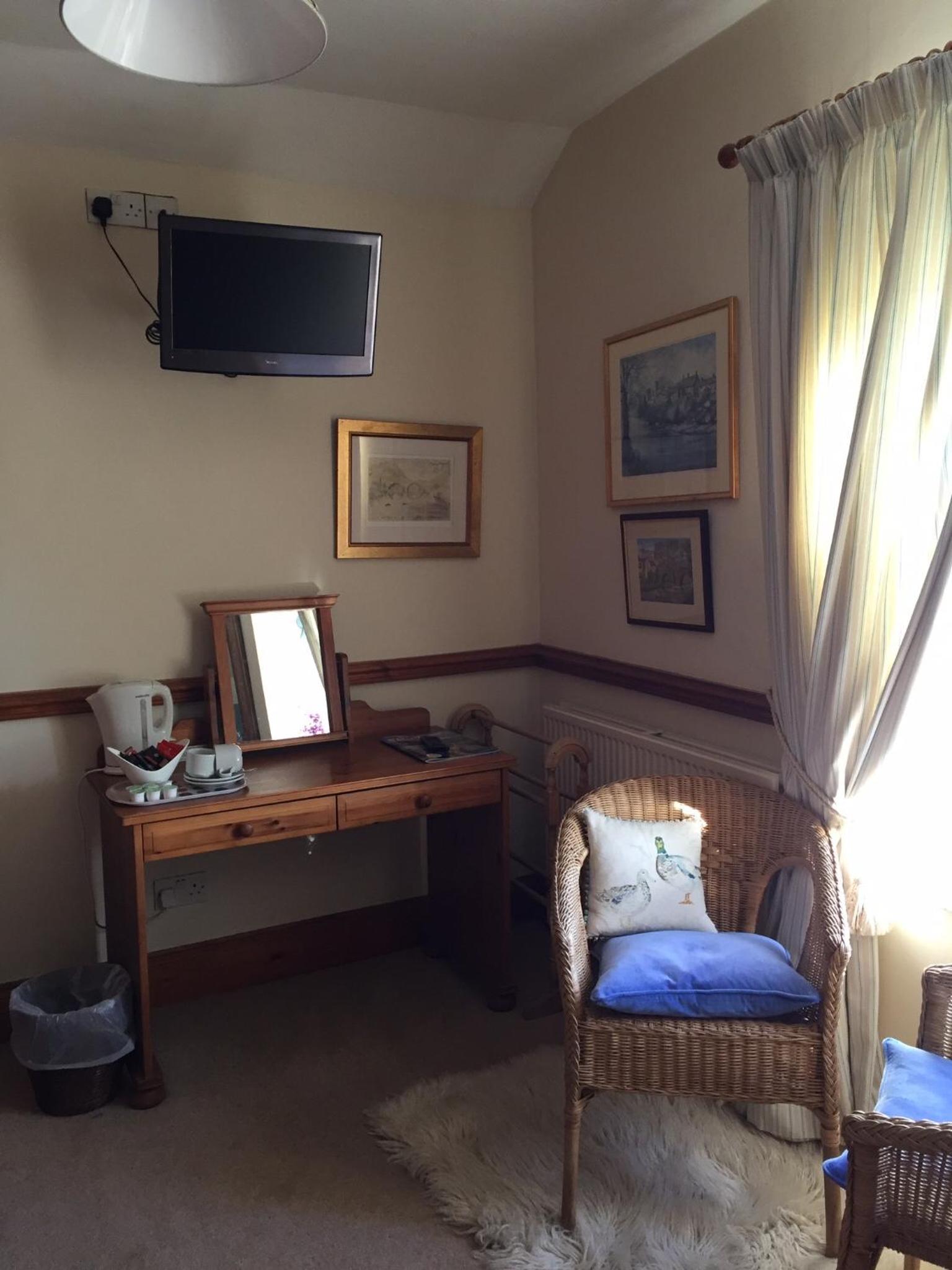 Four Poster Double Room with River View photo 3