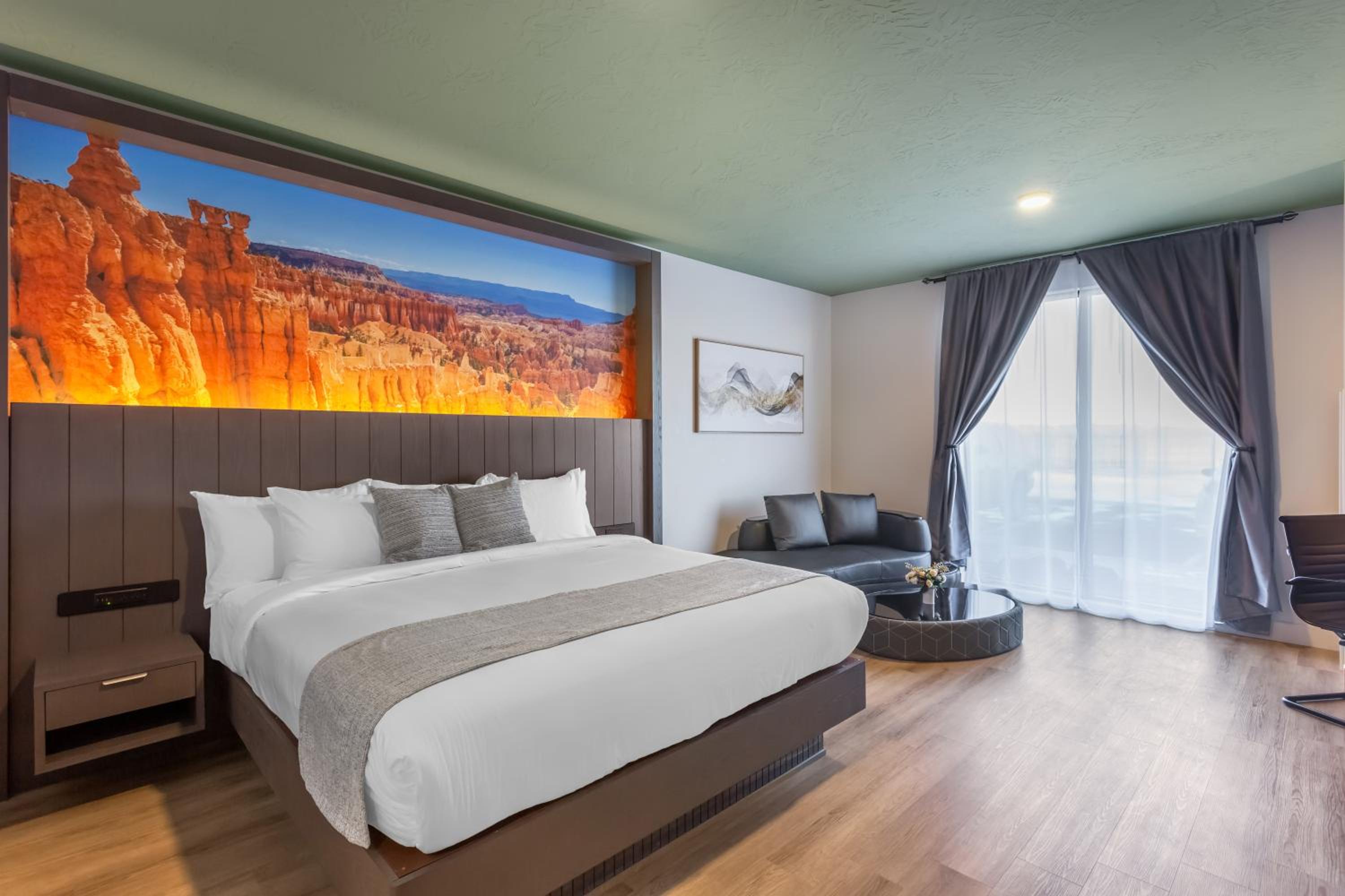 One Room Suite with Accessible Tub/Disability Access - Non Smoking
