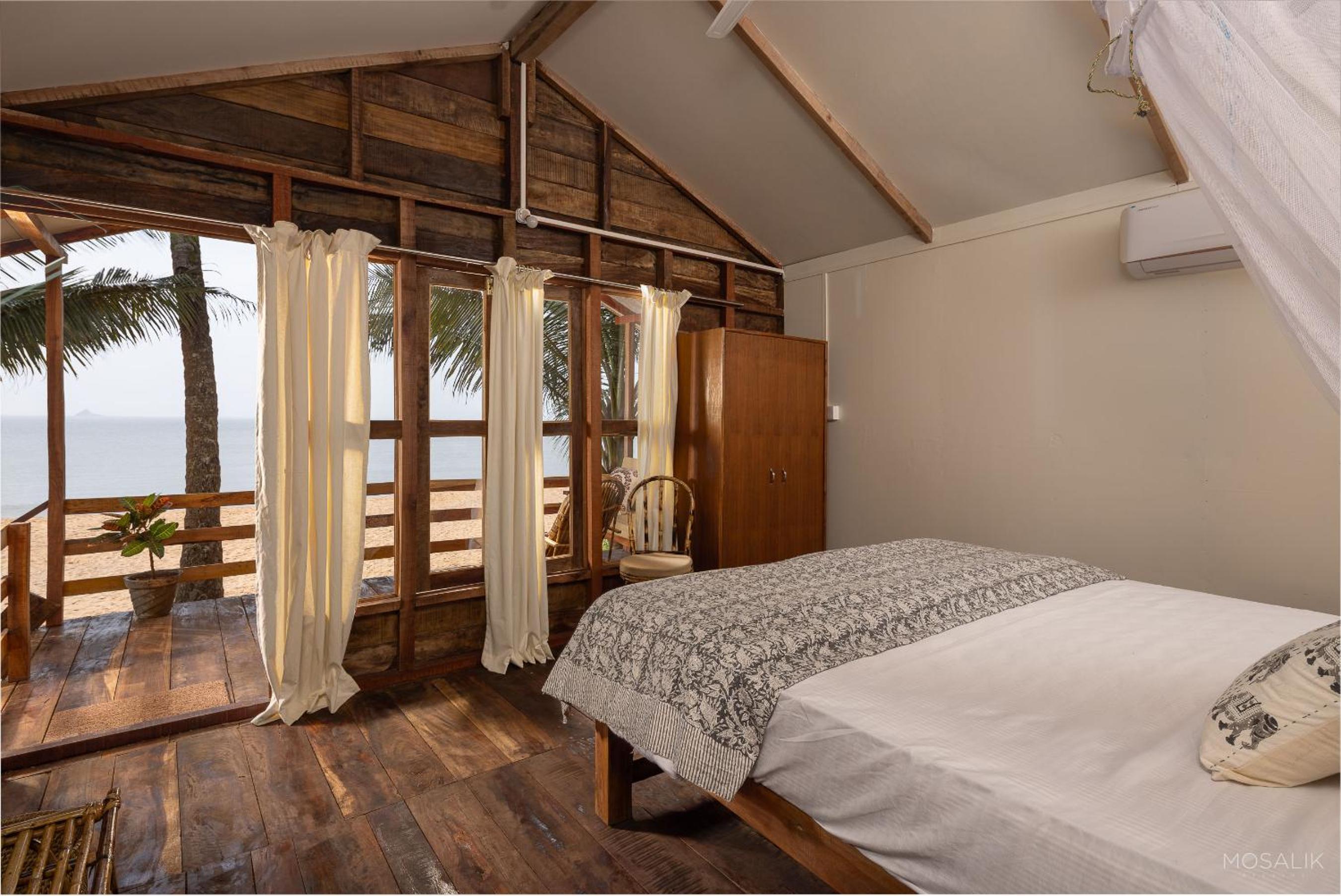 Bungalow - Water Front