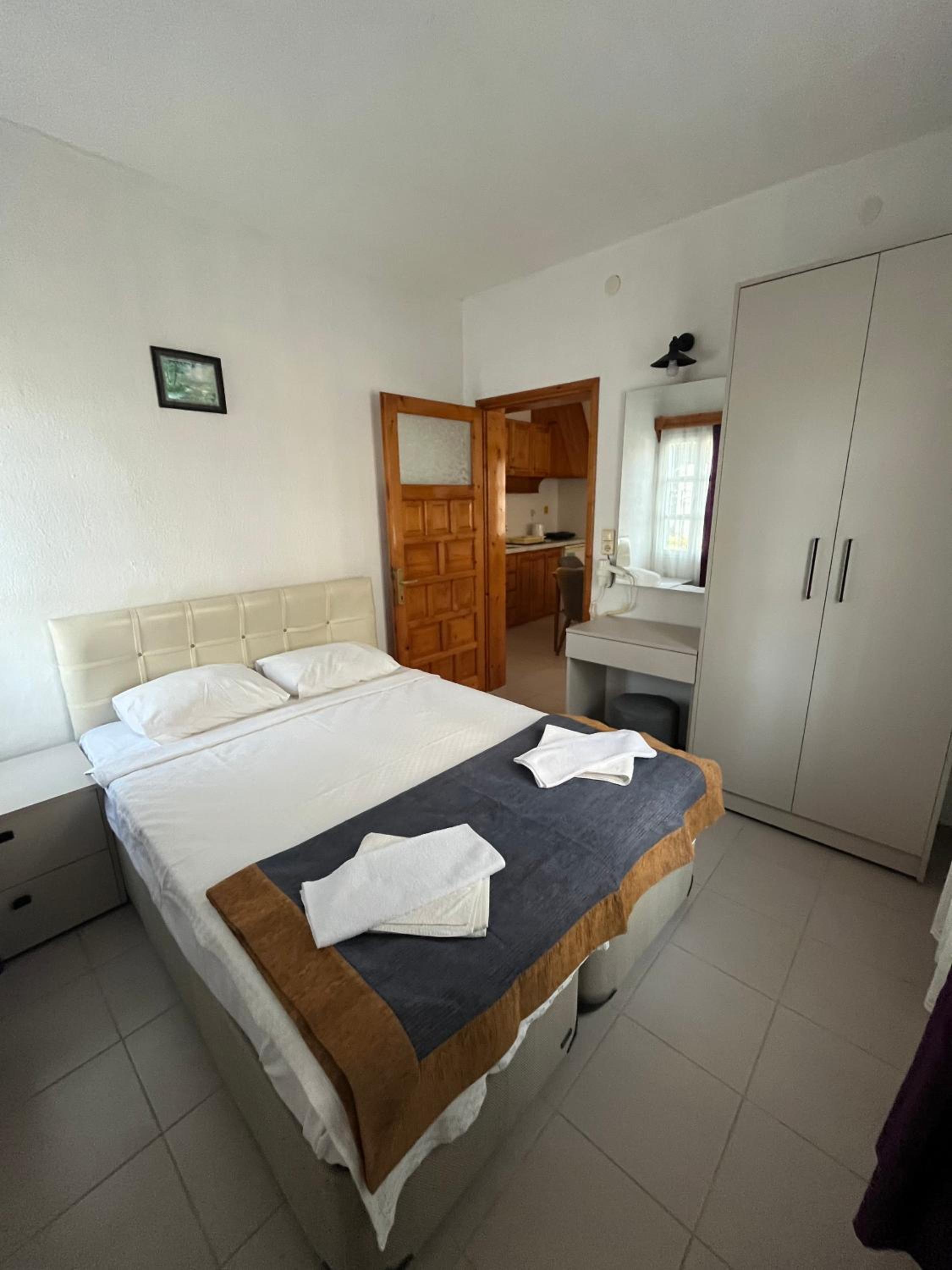 One-Bedroom Standard Apartment photo 1