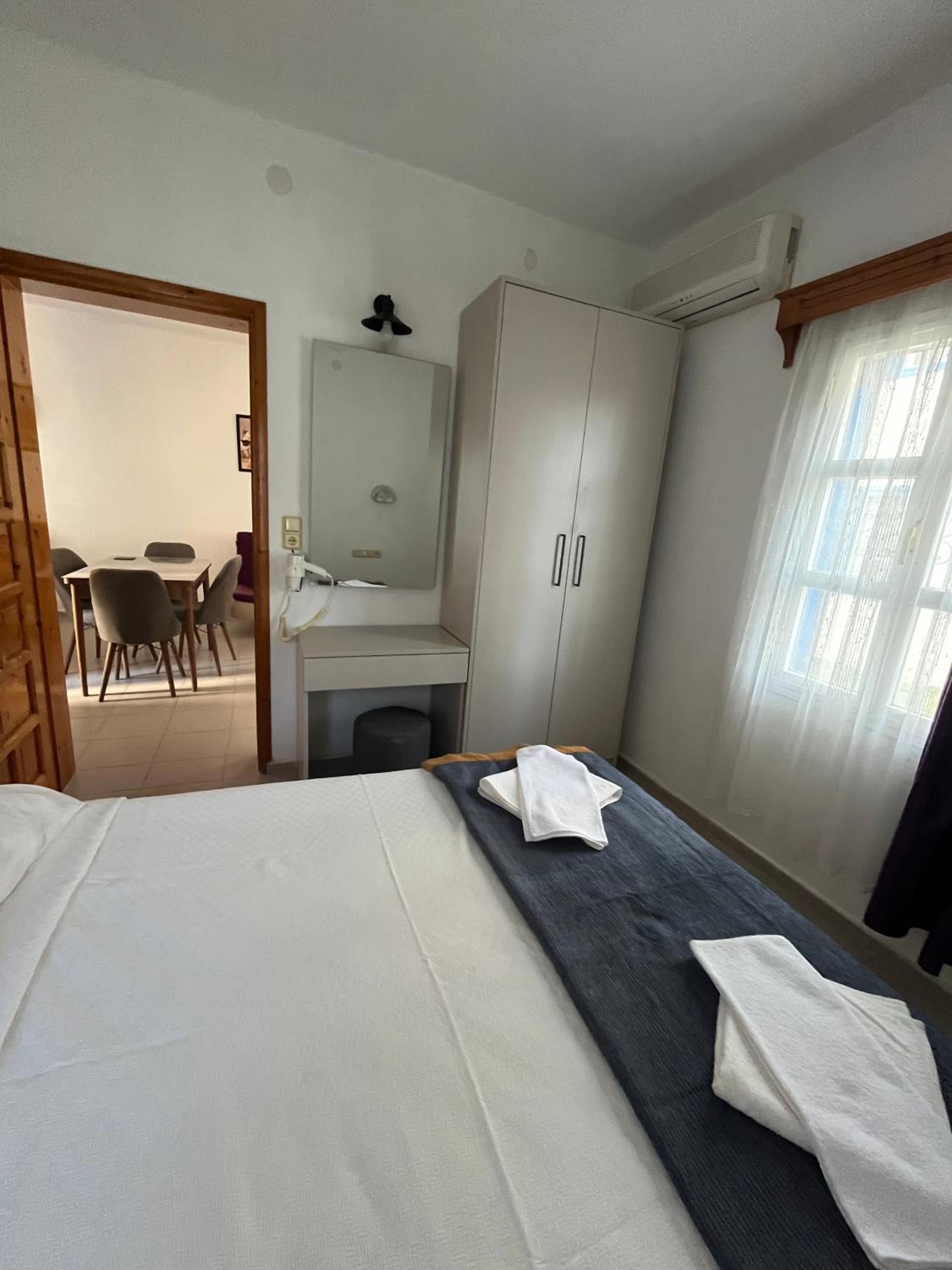 One-Bedroom Standard Apartment photo 2