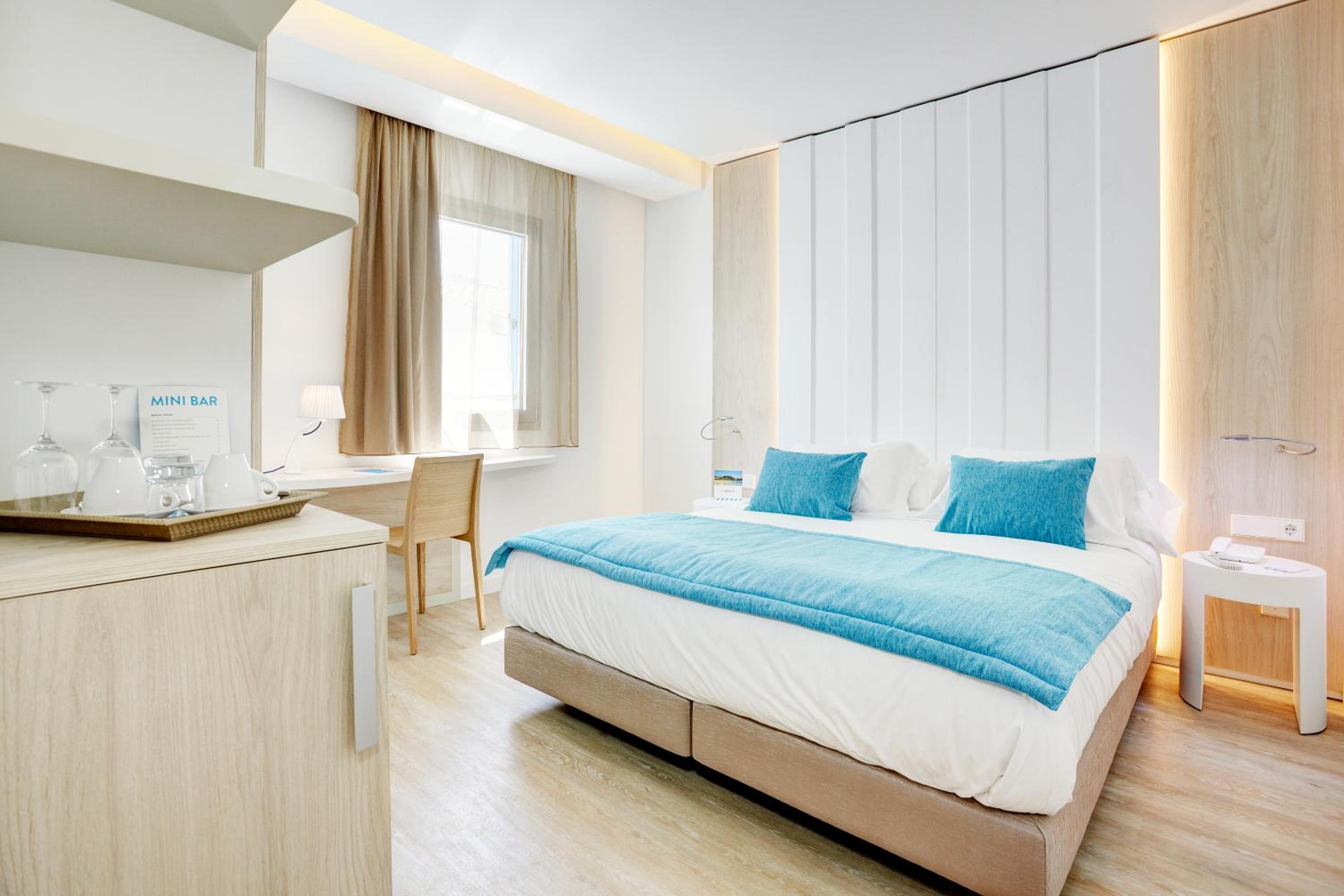 Standard Room with Partial Sea View