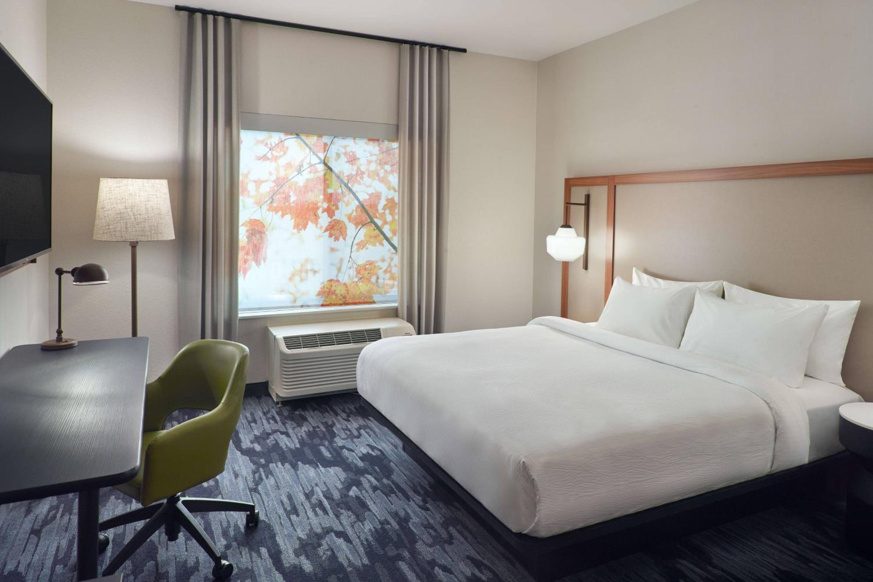 King Room with Adapted Tub - Mobility and Hearing Accessible