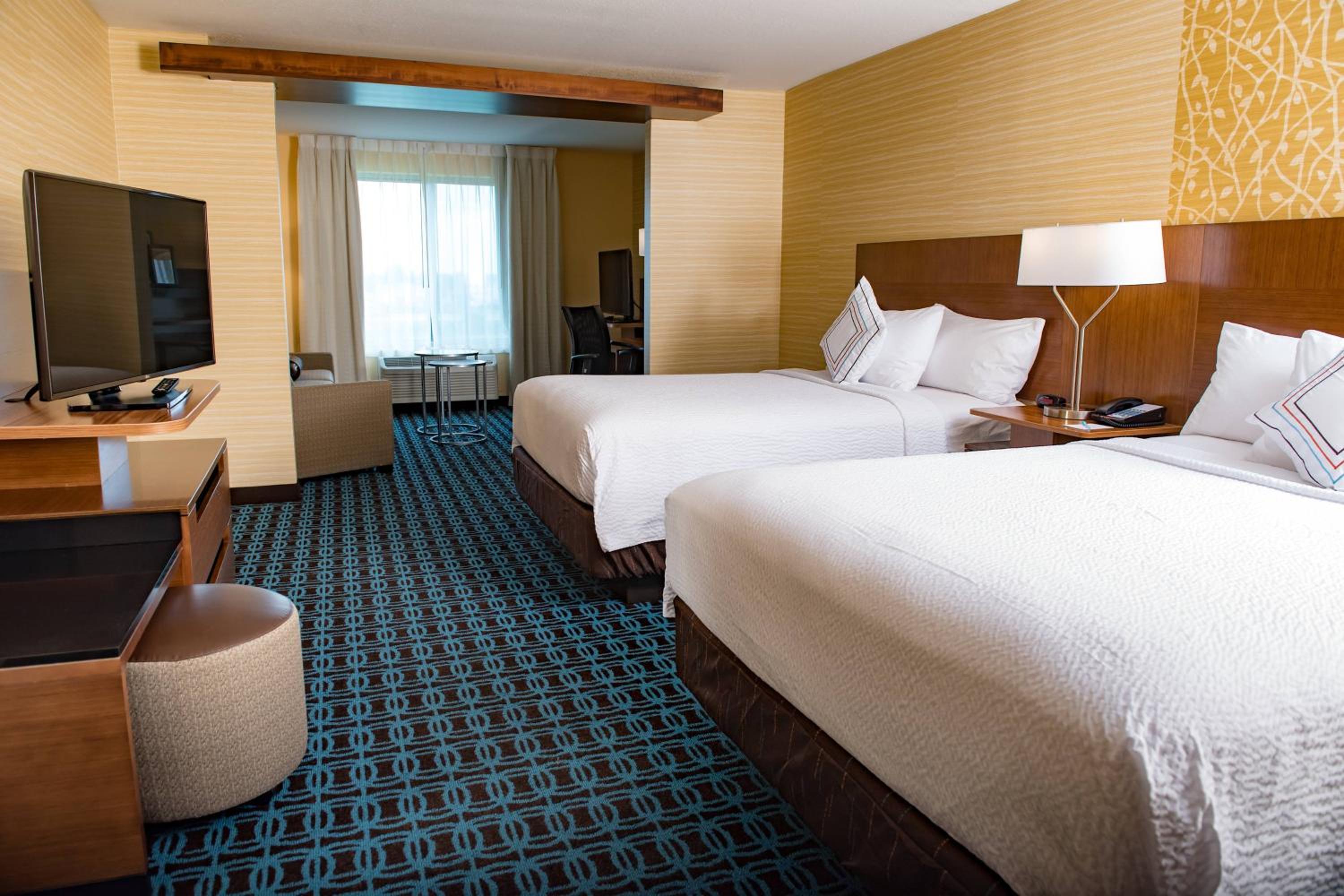 Queen Suite with Two Queen Beds and Sofa Bed - Hearing Accessible
