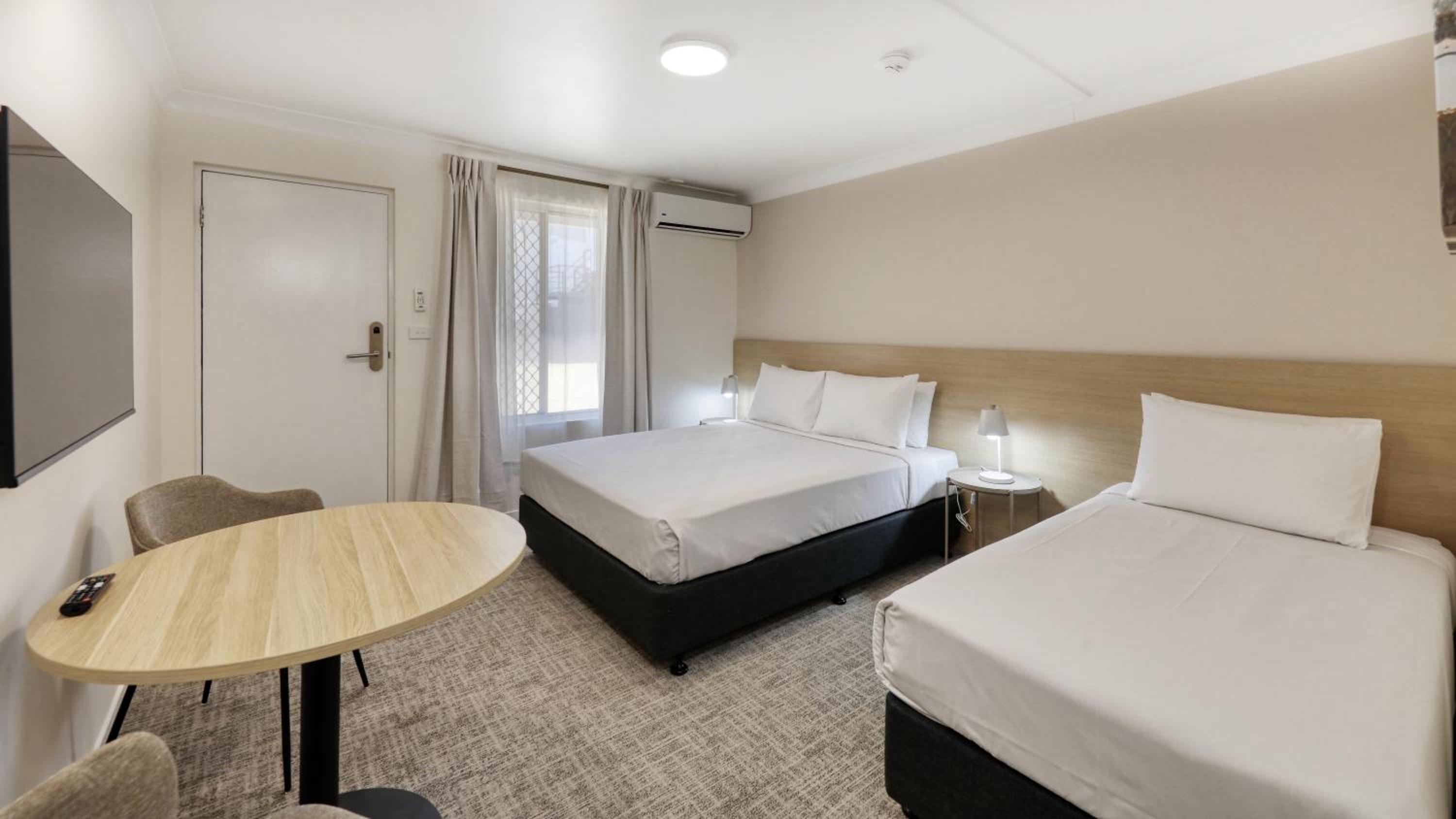 Essential Queen Room