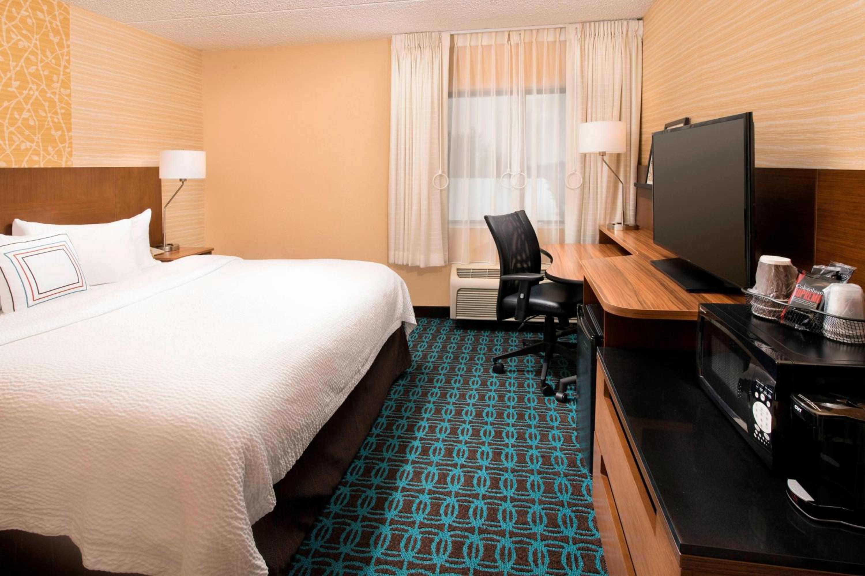 King Room with Transfer Shower - Mobility Accessible - Photo 2