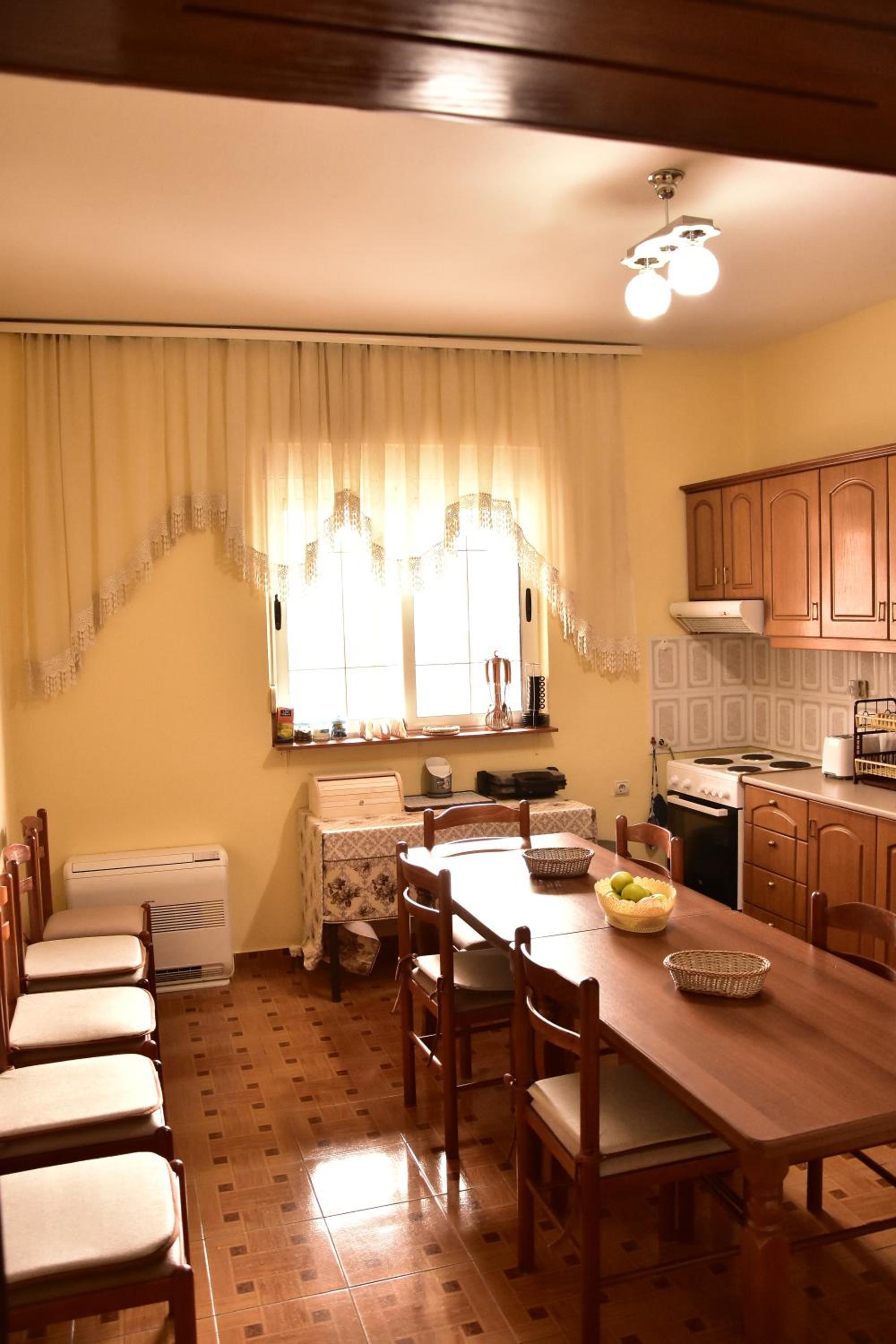 Superior Family Room photo 2