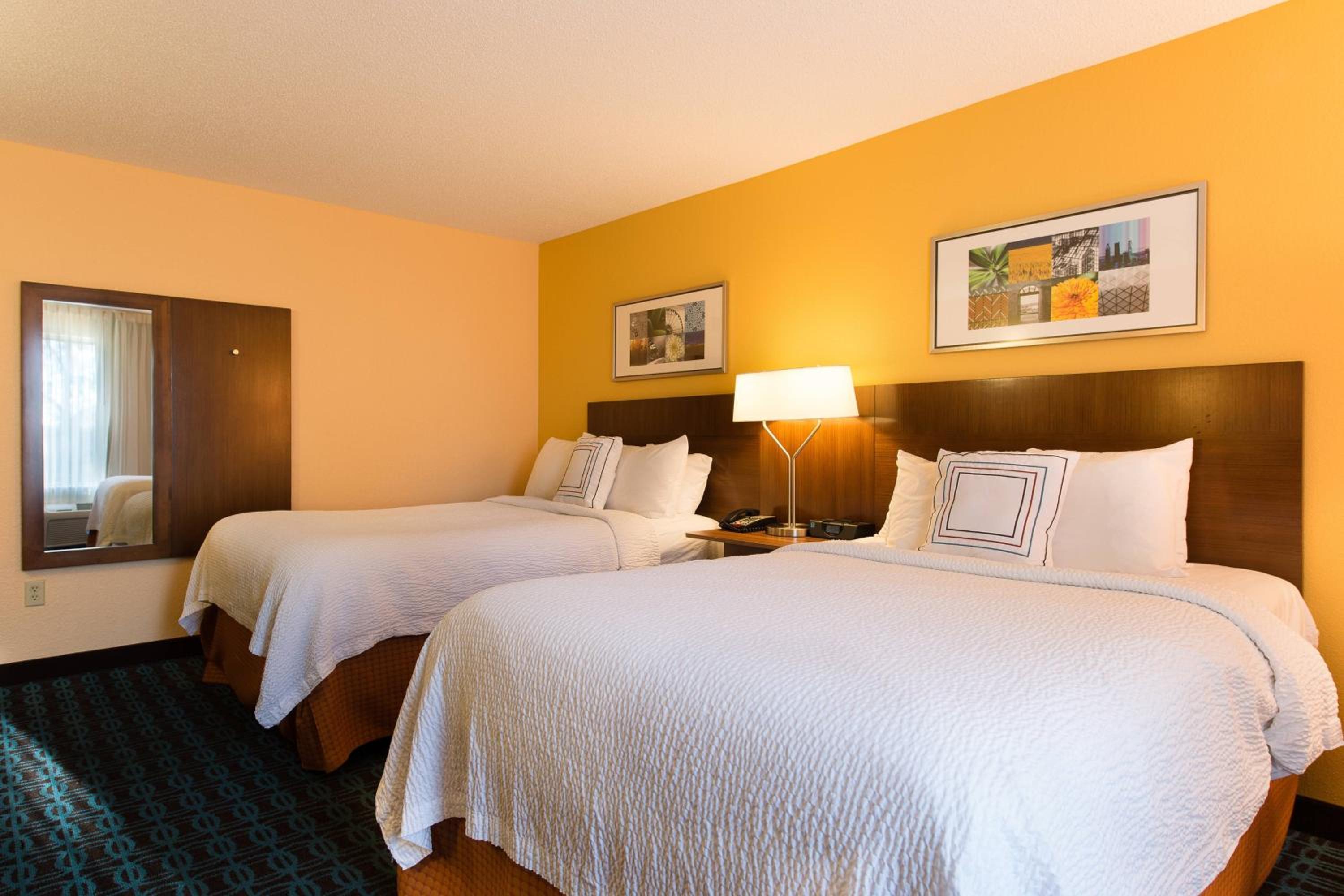 Queen Room with Two Queen Beds and Transfer Shower - Mobility Accessible - Photo 1