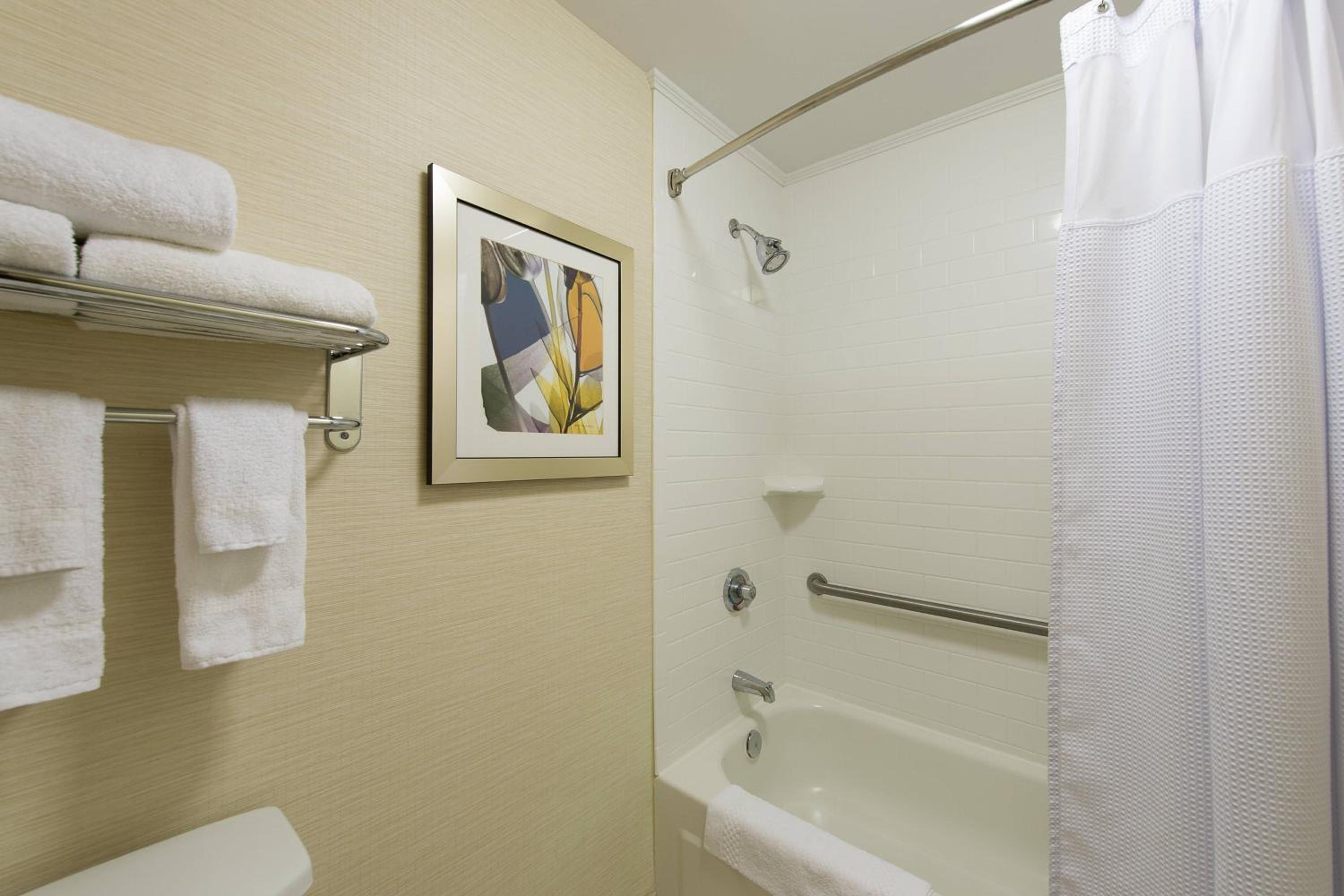 King Room with Roll-in Shower - Mobility and Hearing Accessible - Photo 3