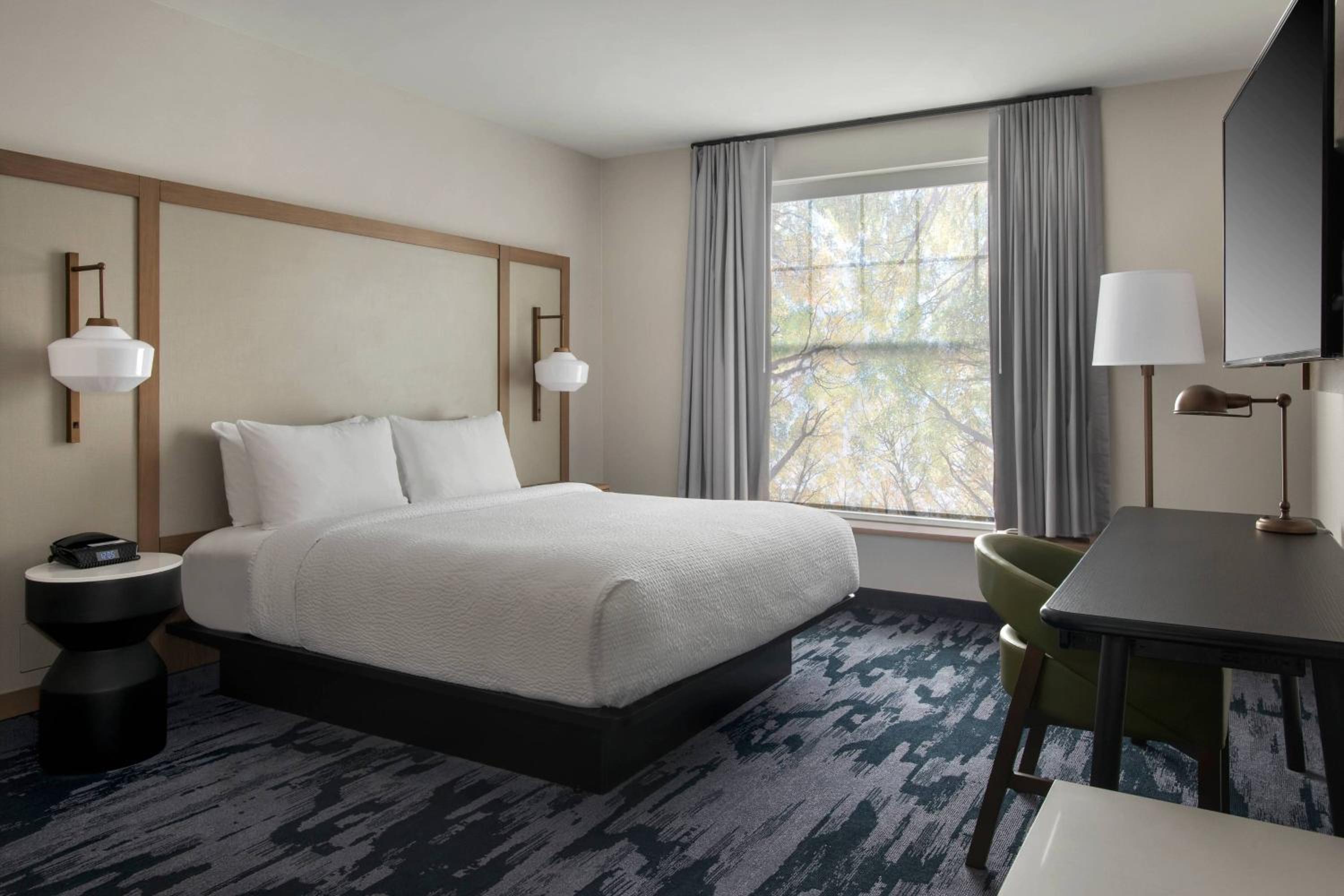 Queen Room with Two Queen Beds - Hearing Accessible