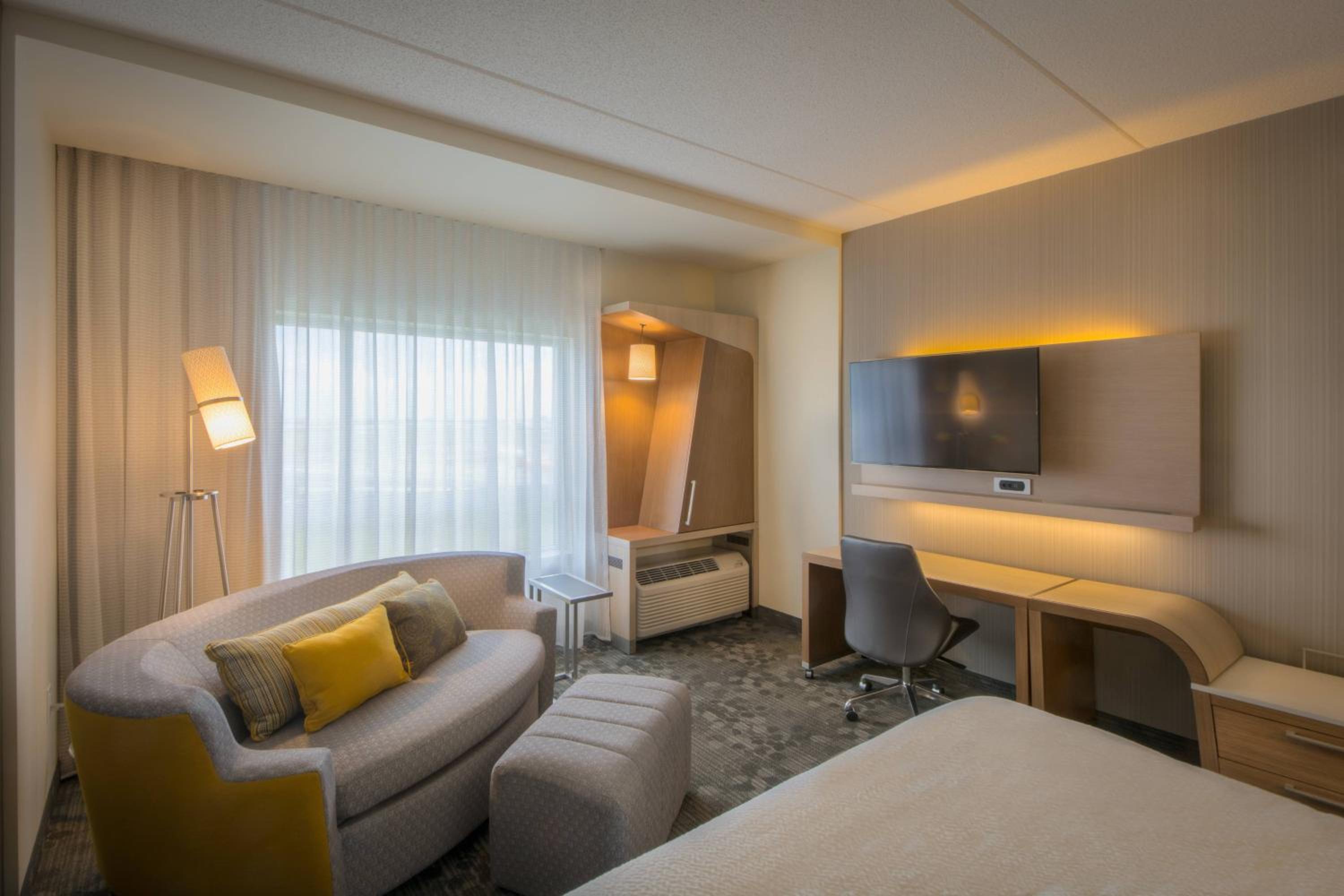 King Room with Sofa Bed photo 1