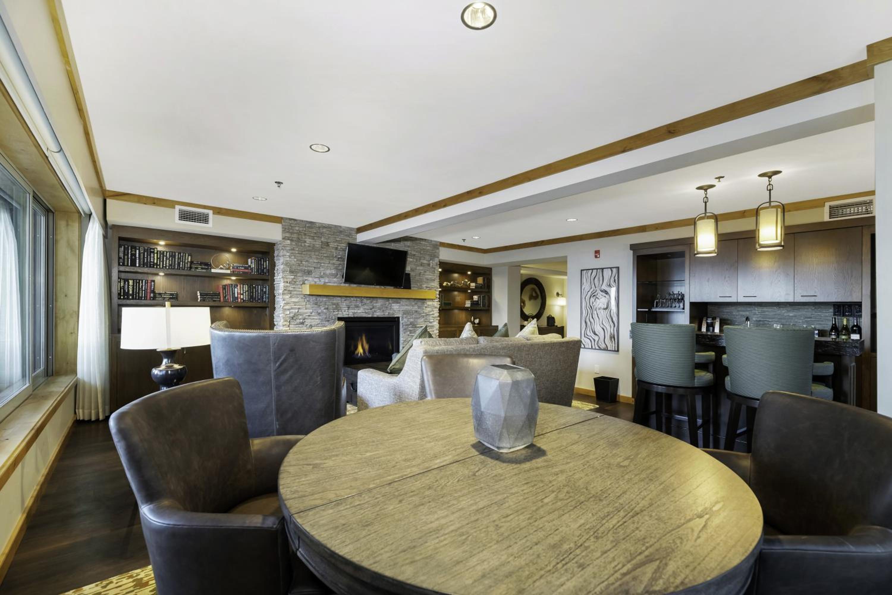 Suite - Photo 2
