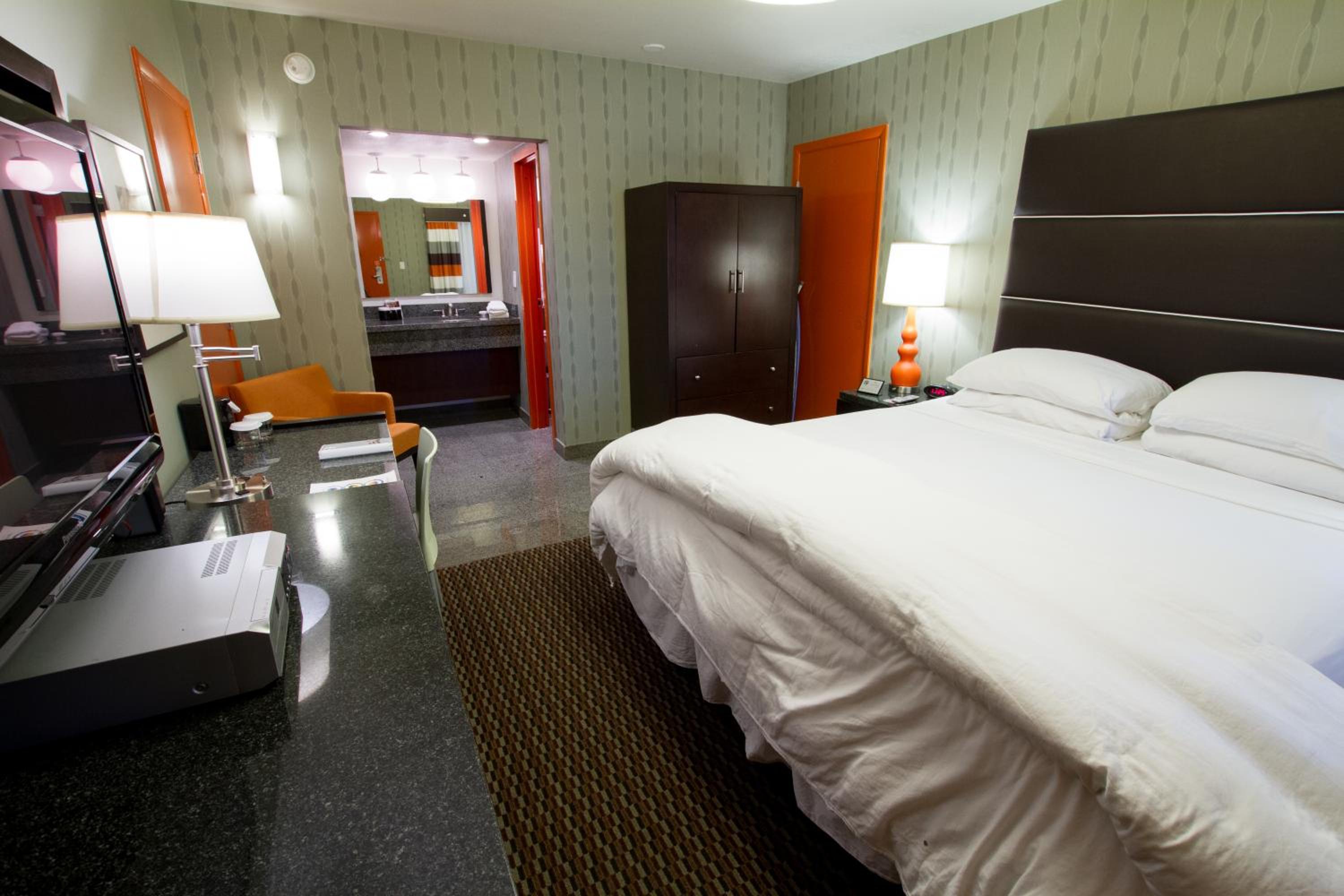Deluxe King Room - Photo 12