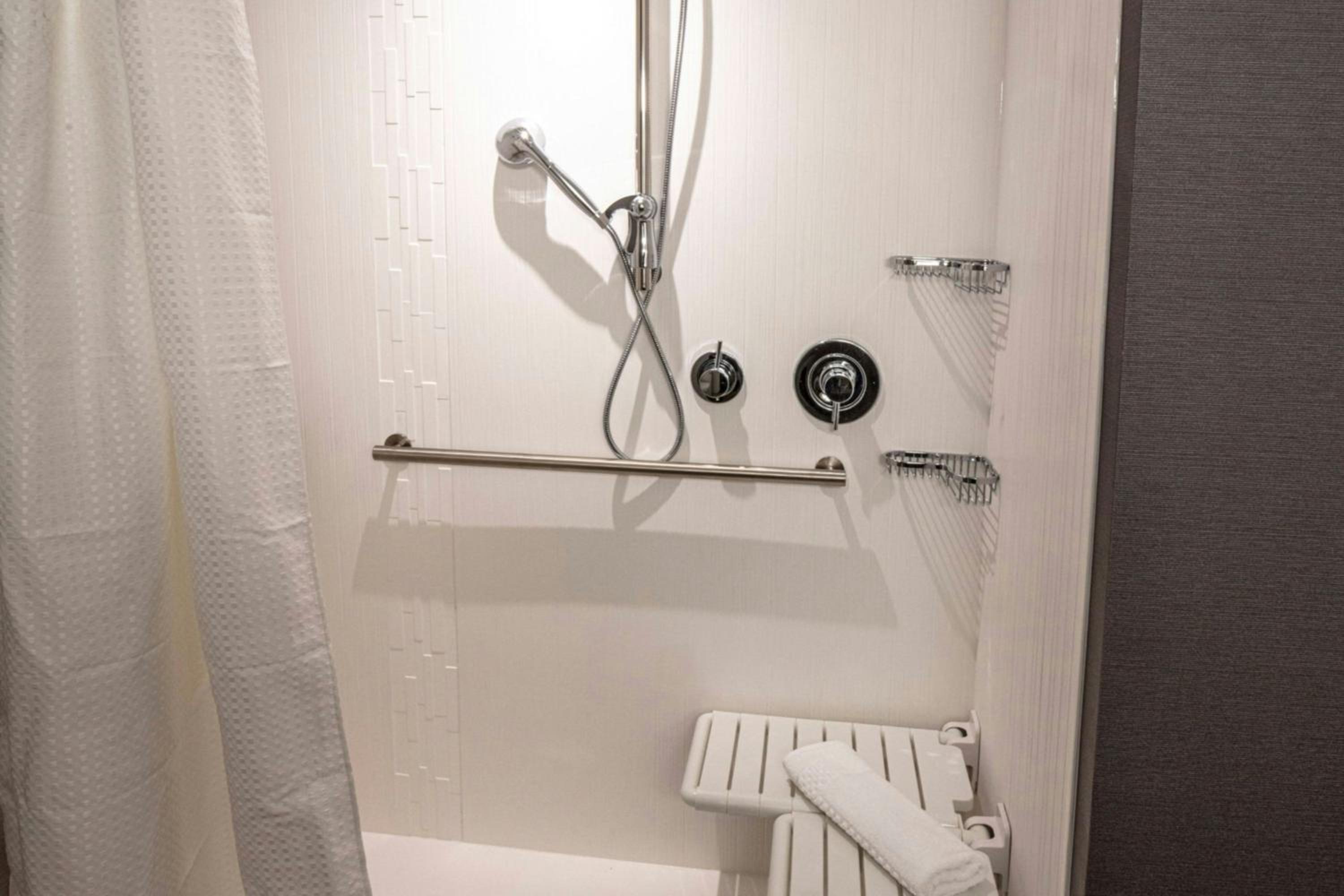 King Room with Sofa Bed and Adapted Tub - Mobility and Hearing Accessible - Photo 3