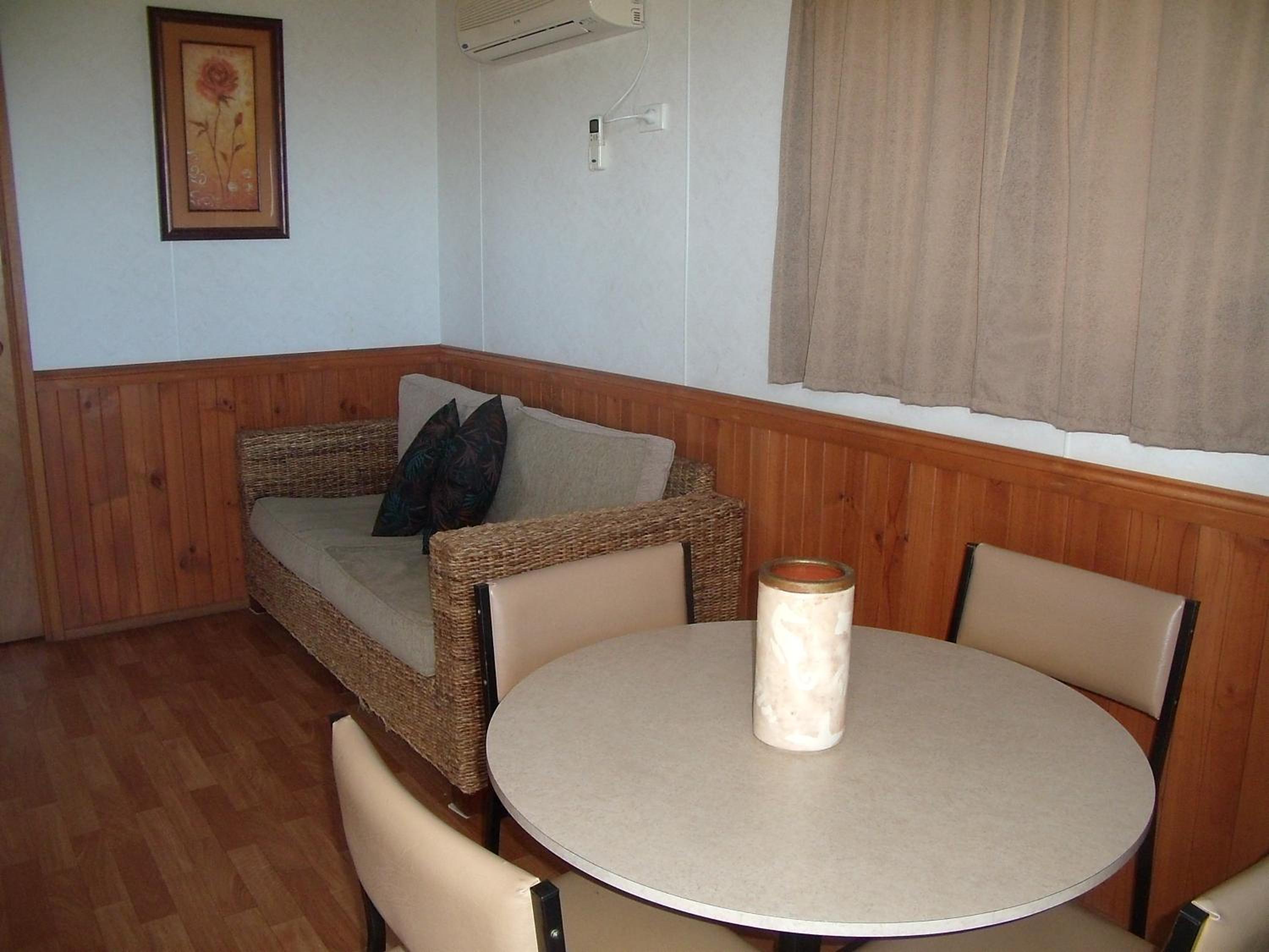 Superior Bungalow photo 1