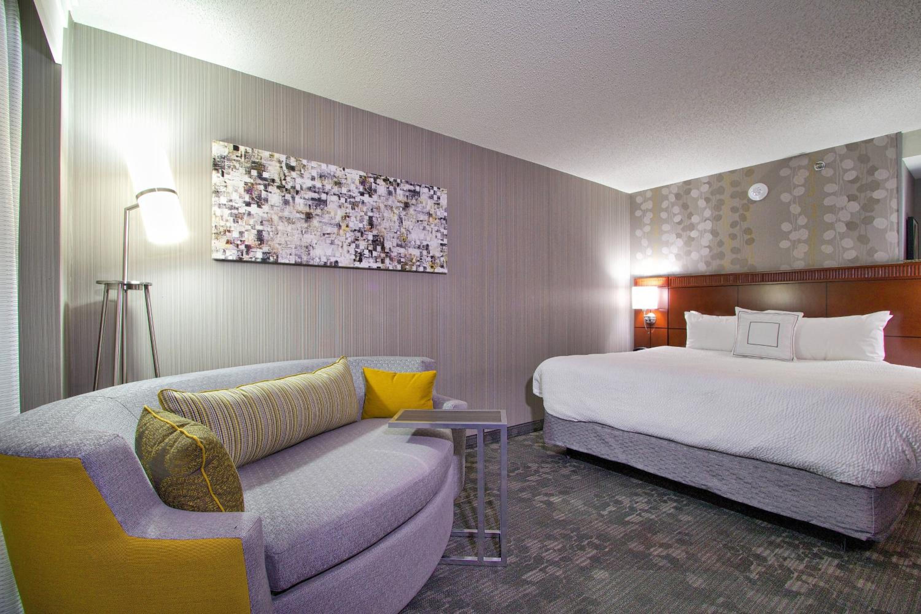 King Room with Adapted Tub - Mobility and Hearing Accessible - Photo 1