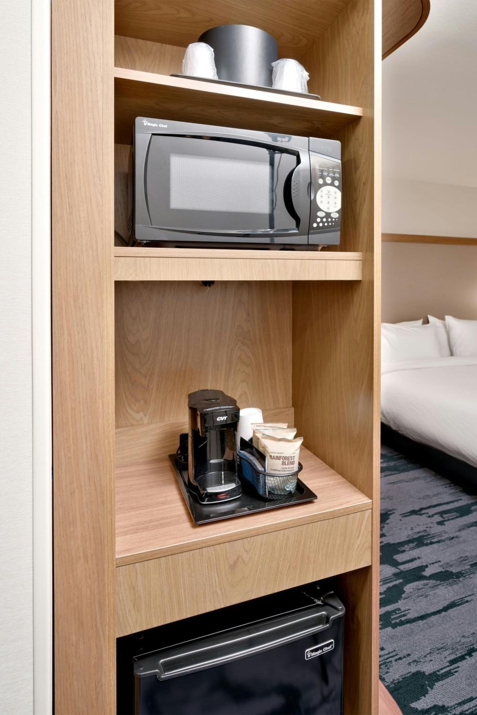 Double Room with Two Double Beds and Bathtub - Mobility Access/Hearing Accessible - Photo 4
