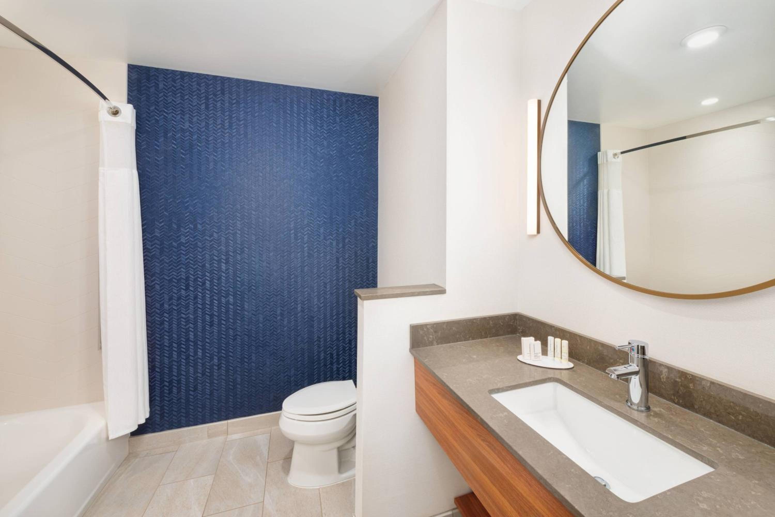 Queen Room with Two Queen Beds and Adapted Tub - Mobility and Hearing Accessible - Photo 1