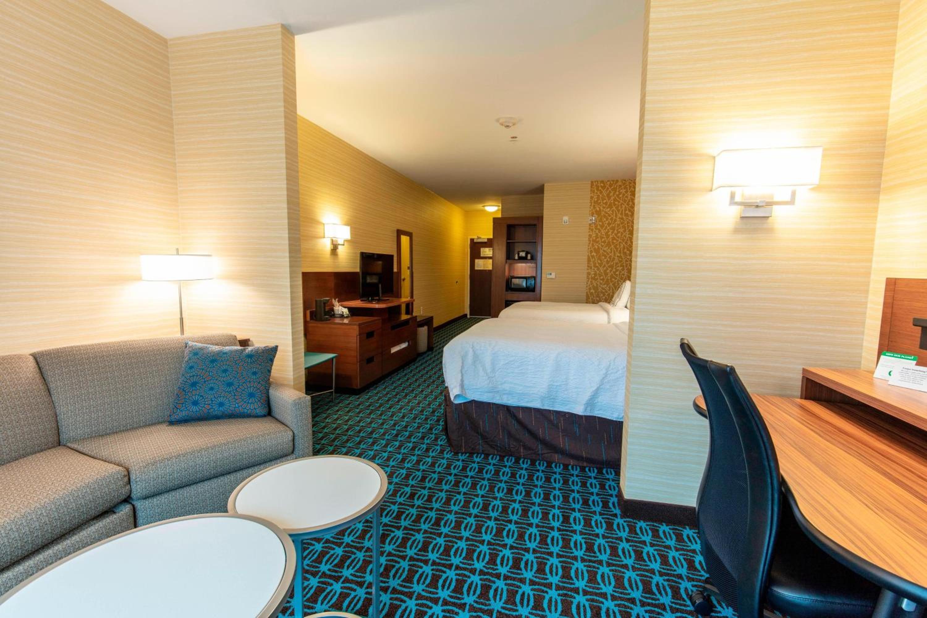 Queen Suite with Two Queen Beds and Sofa Bed - Hearing Accessible