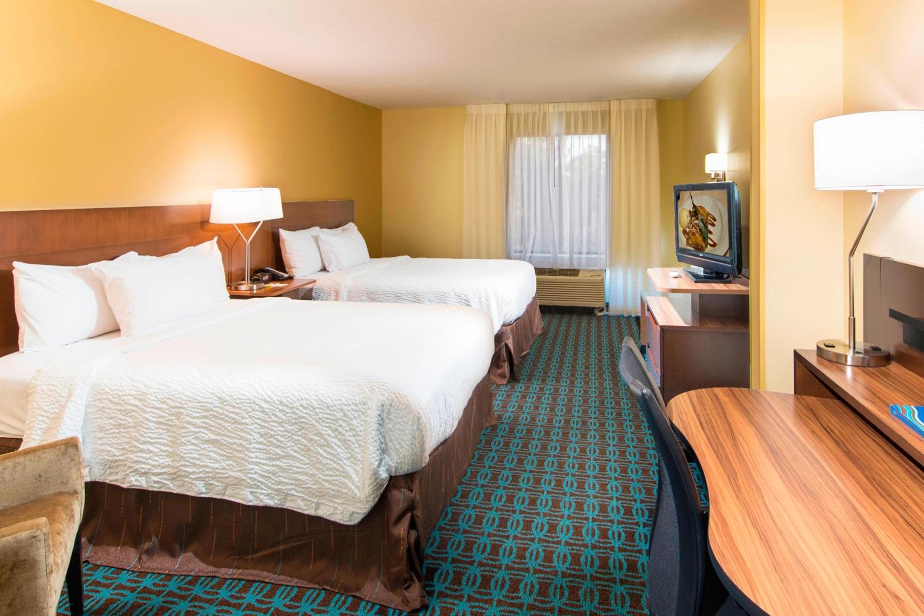 Queen Room with Two Queen Beds and Bathtub - Mobility Access/Hearing Accessible photo 1