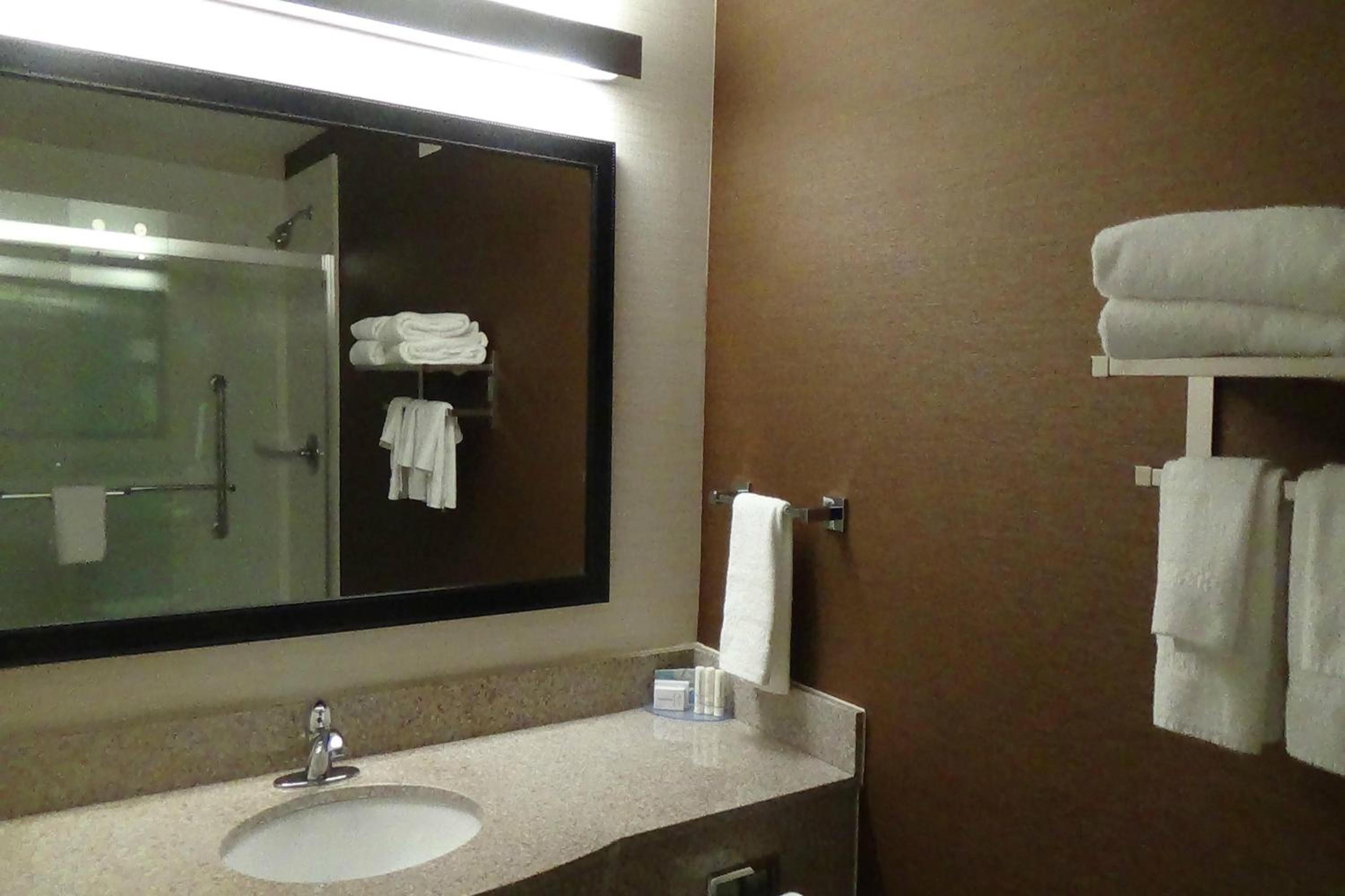 King Room - Hearing Accessible - Photo 2