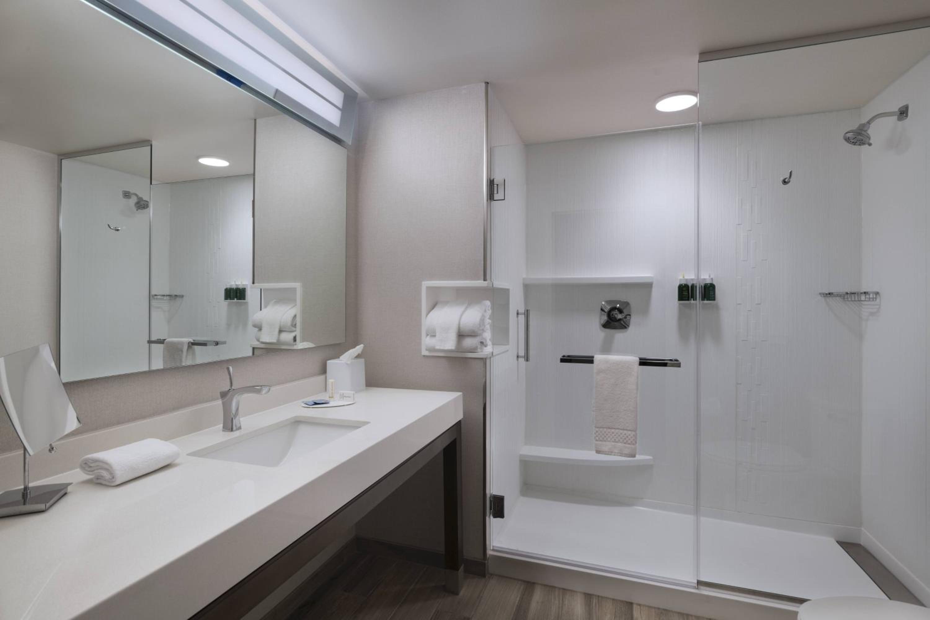 Queen Room with Two Queen Beds - Hearing Accessible