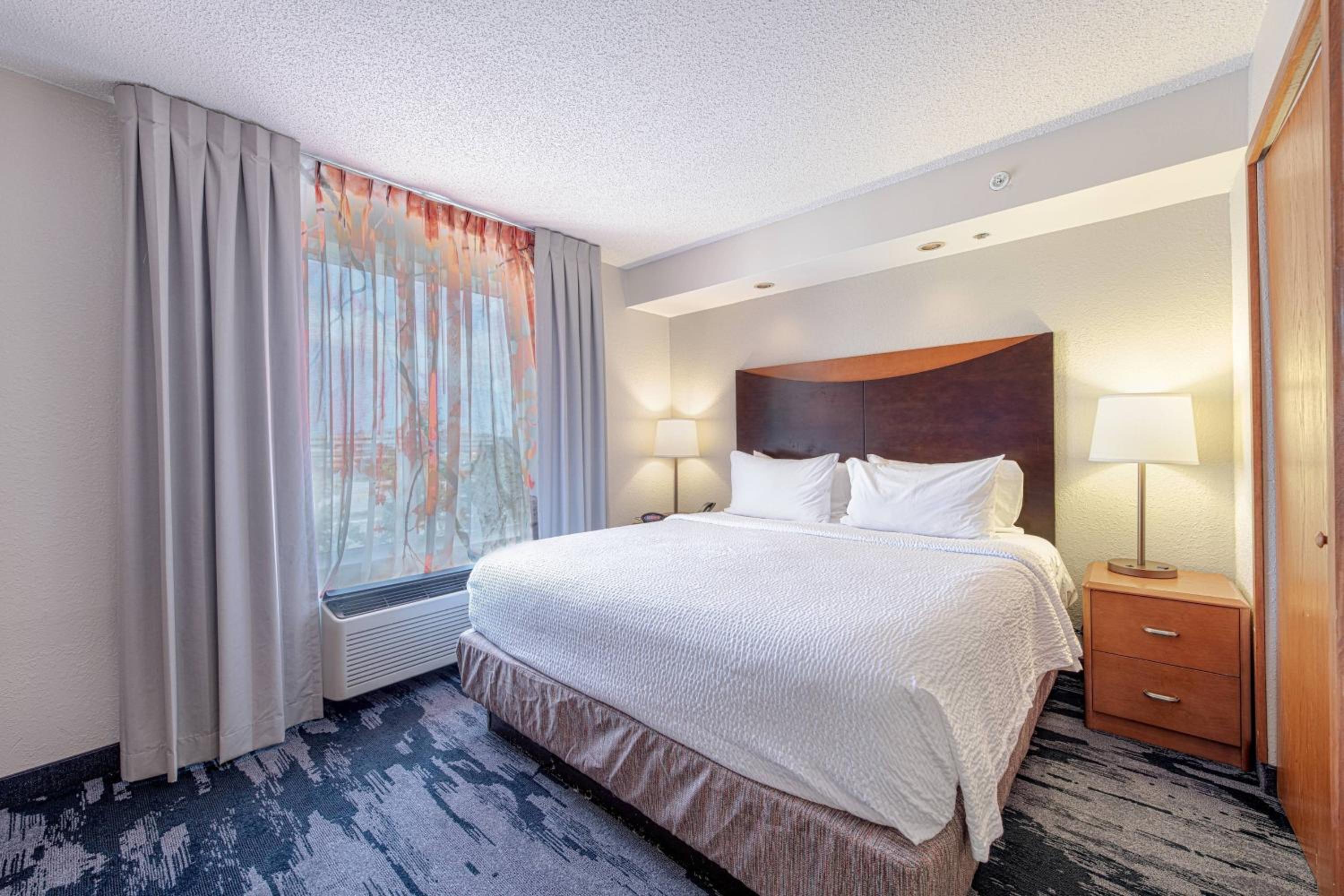 King Room with Roll-In Shower - Mobility and Hearing Accessible - Photo 5