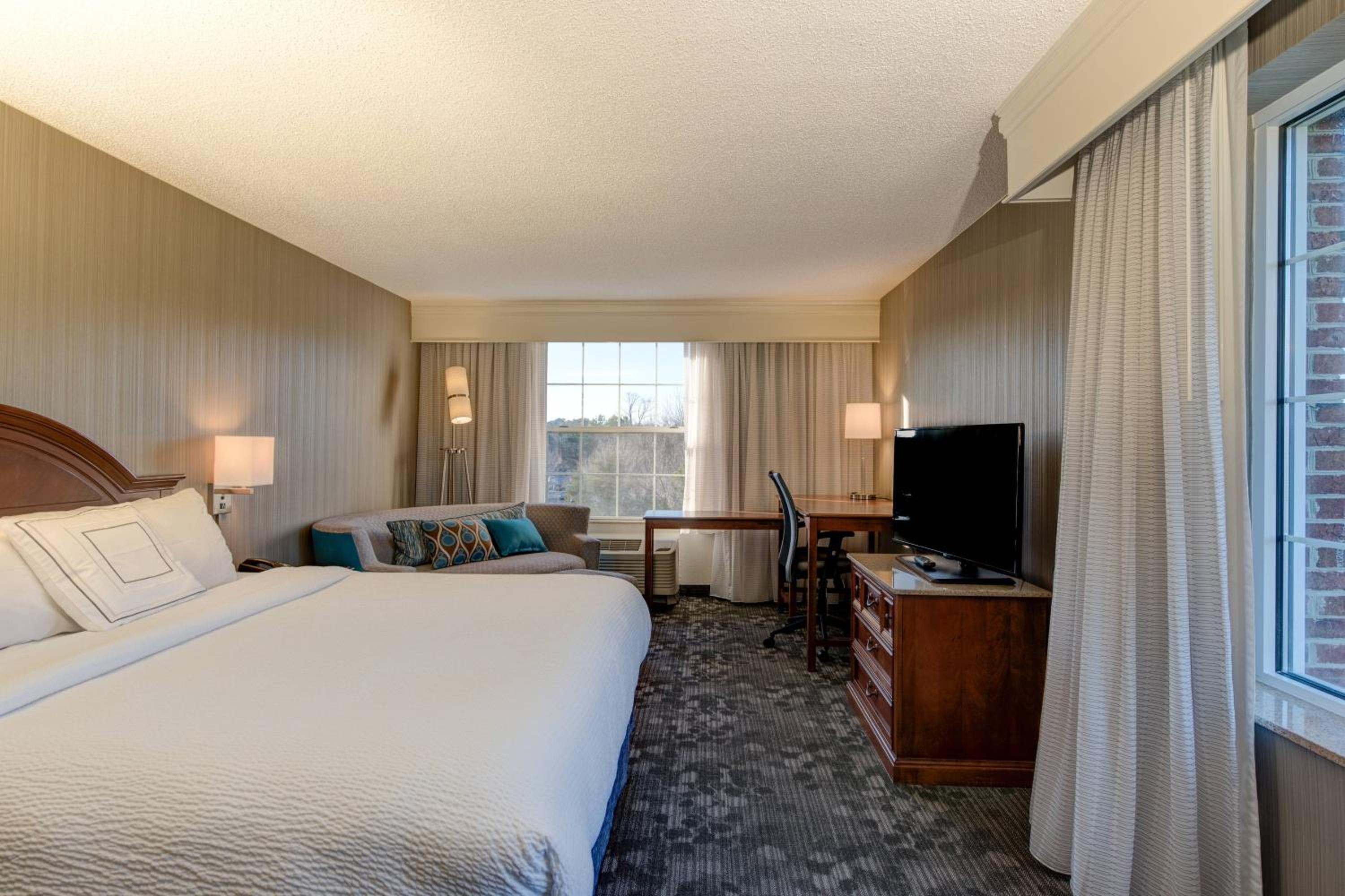 King Room with Sofa Bed - Hearing Accessible - Photo 5