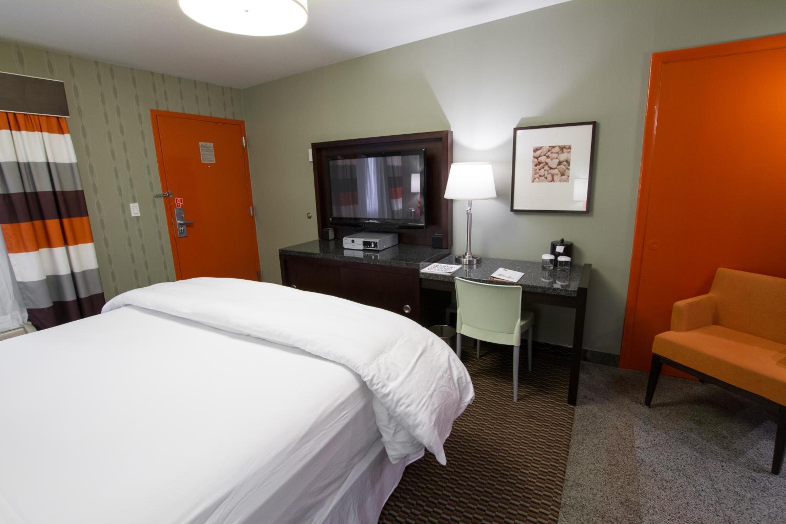Deluxe King Room - Photo 2